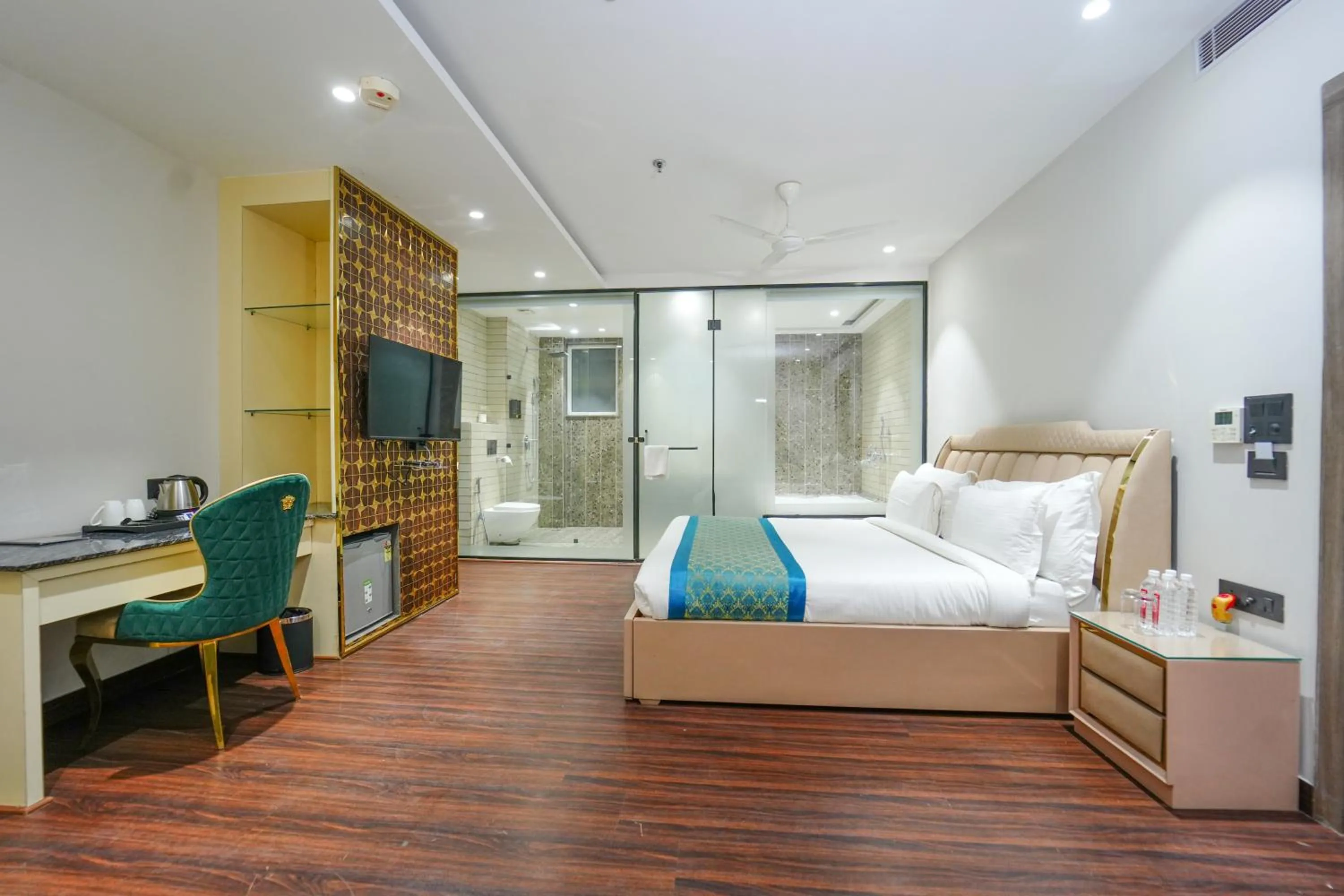 Bed in Clay Inn Hotels, Paschim Vihar