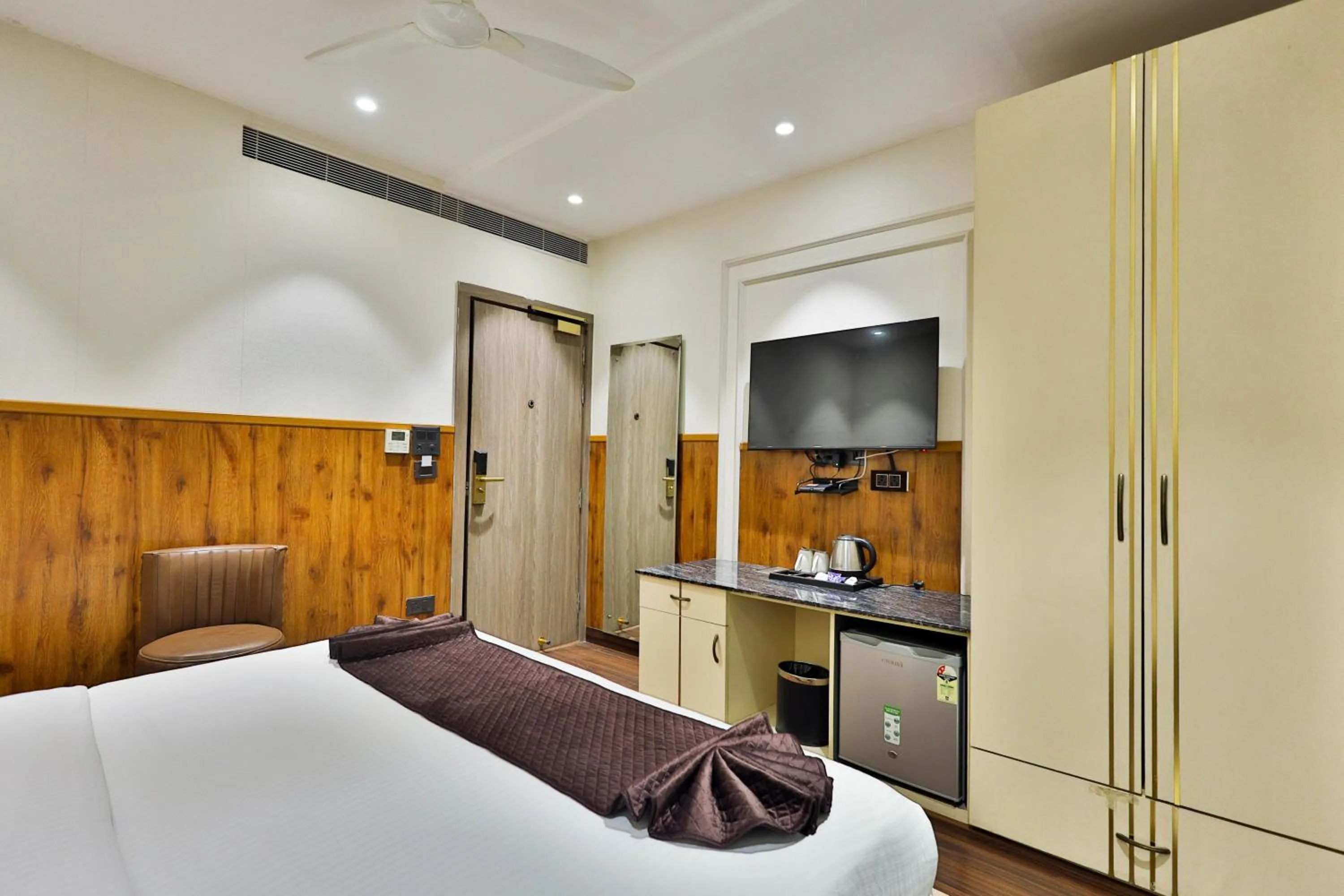 View (from property/room), Bed in Clay Inn Hotels, Paschim Vihar