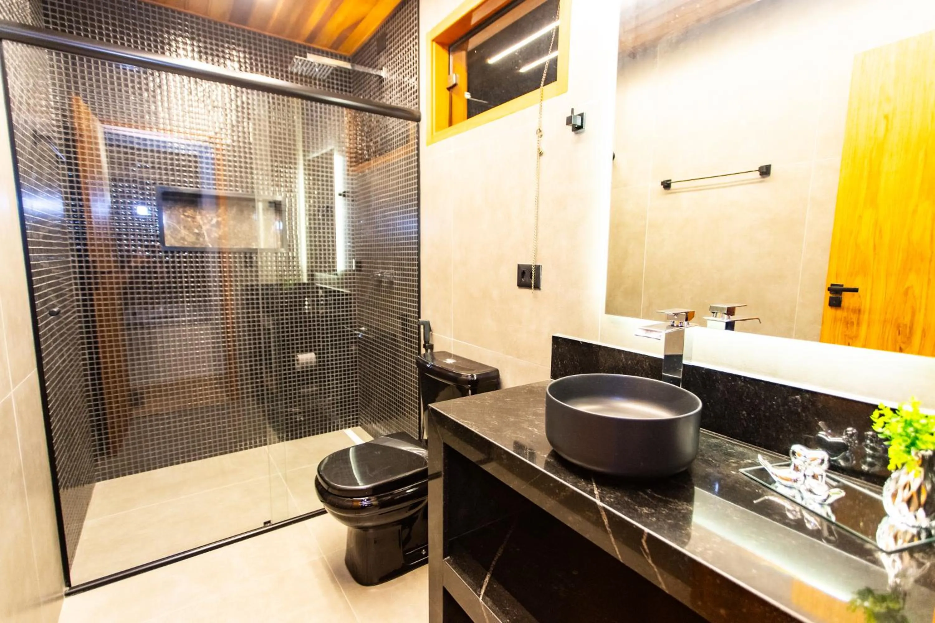 Shower in Chalés Quinta da Boa Vista