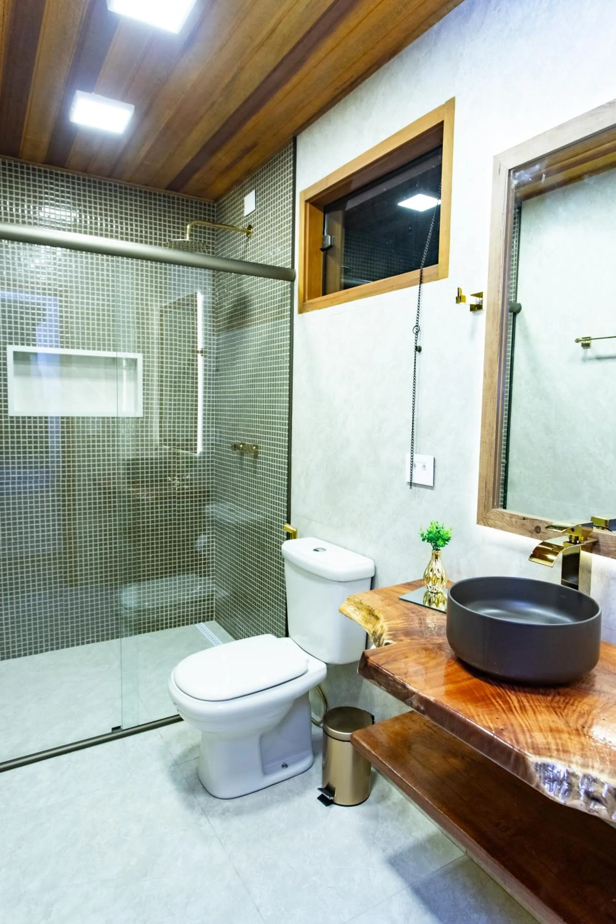 Shower in Chalés Quinta da Boa Vista