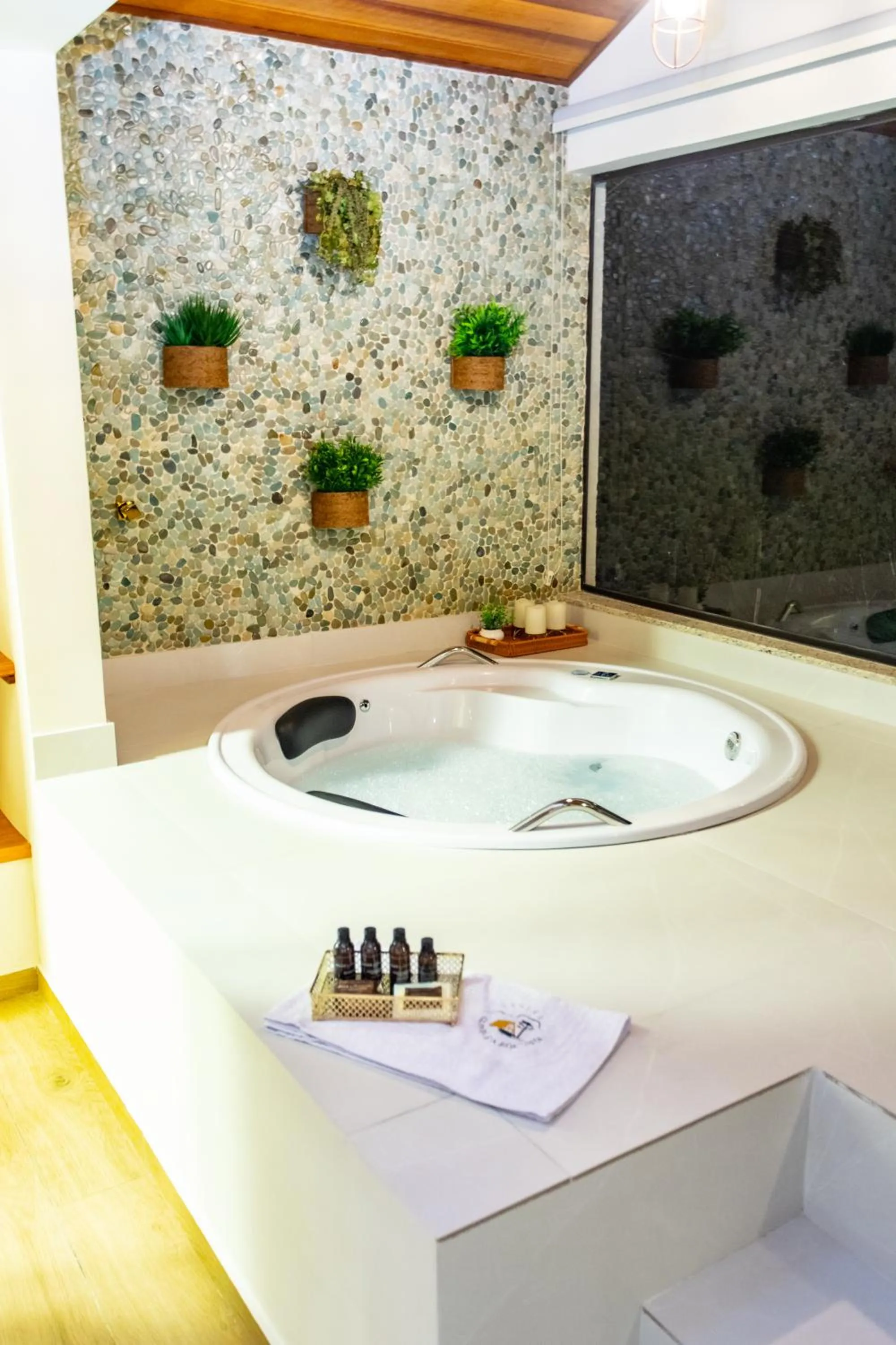 Hot Tub in Chalés Quinta da Boa Vista