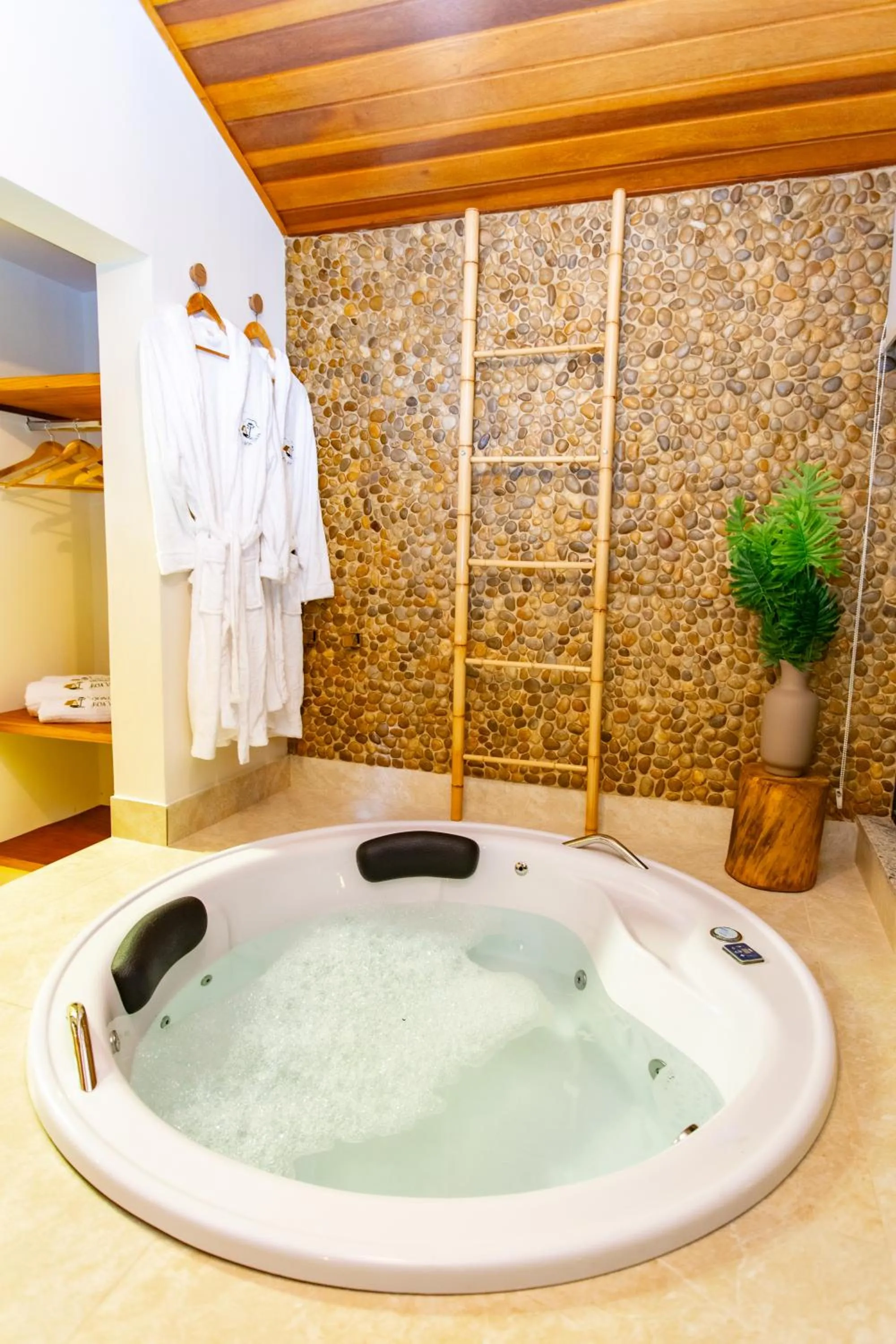 Hot Tub in Chalés Quinta da Boa Vista