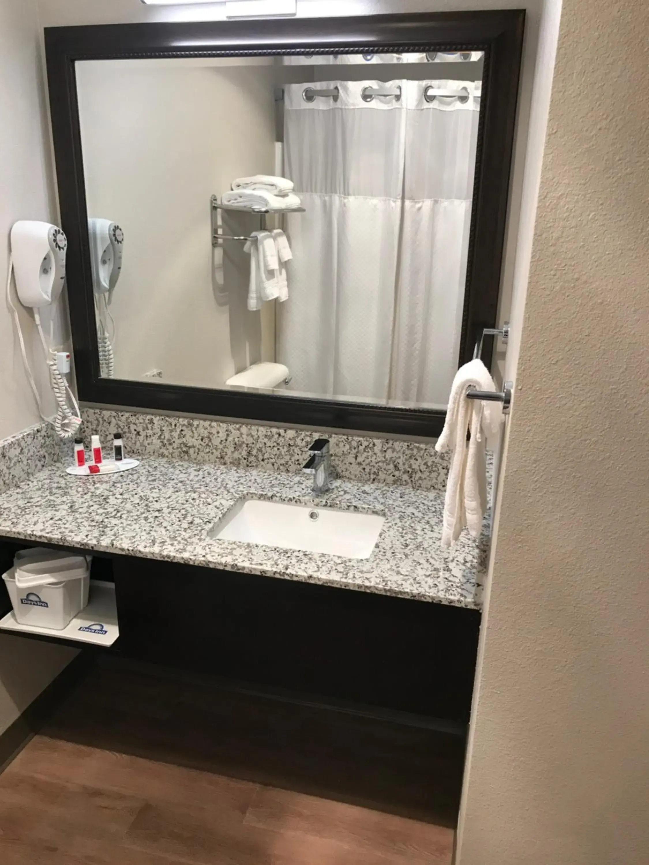 King Room - Non-Smoking in Days Inn by Wyndham Bernalillo King Room - Non-Smoking in Days Inn by Wyndham Bernalillo