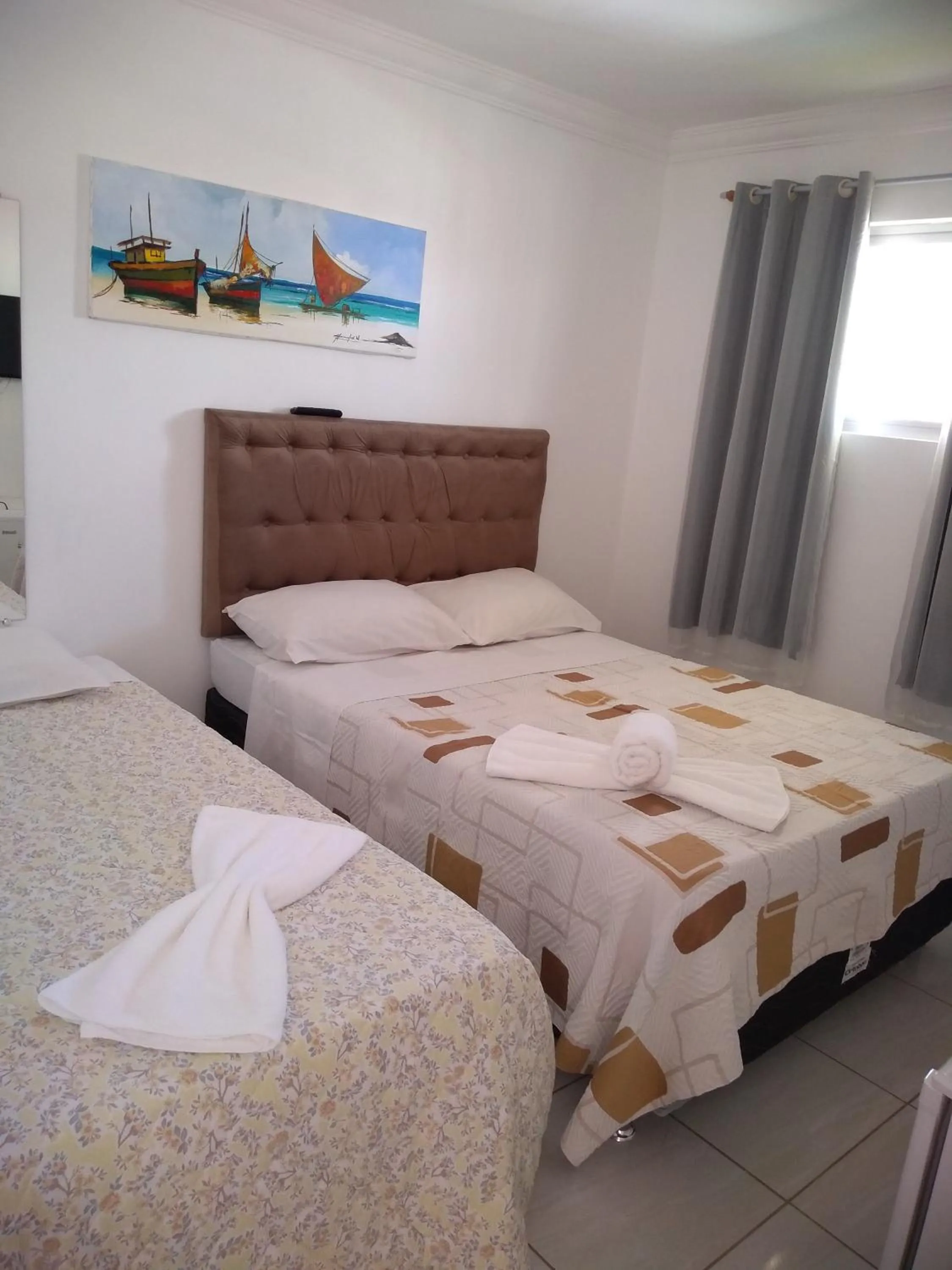 Photo of the whole room, Bed in Suítes São Francisco