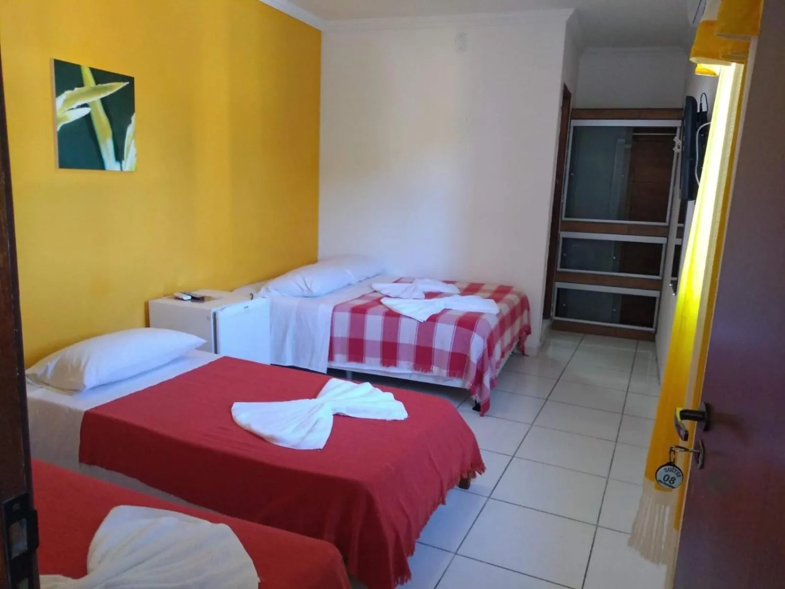 Photo of the whole room, Bed in Suítes São Francisco