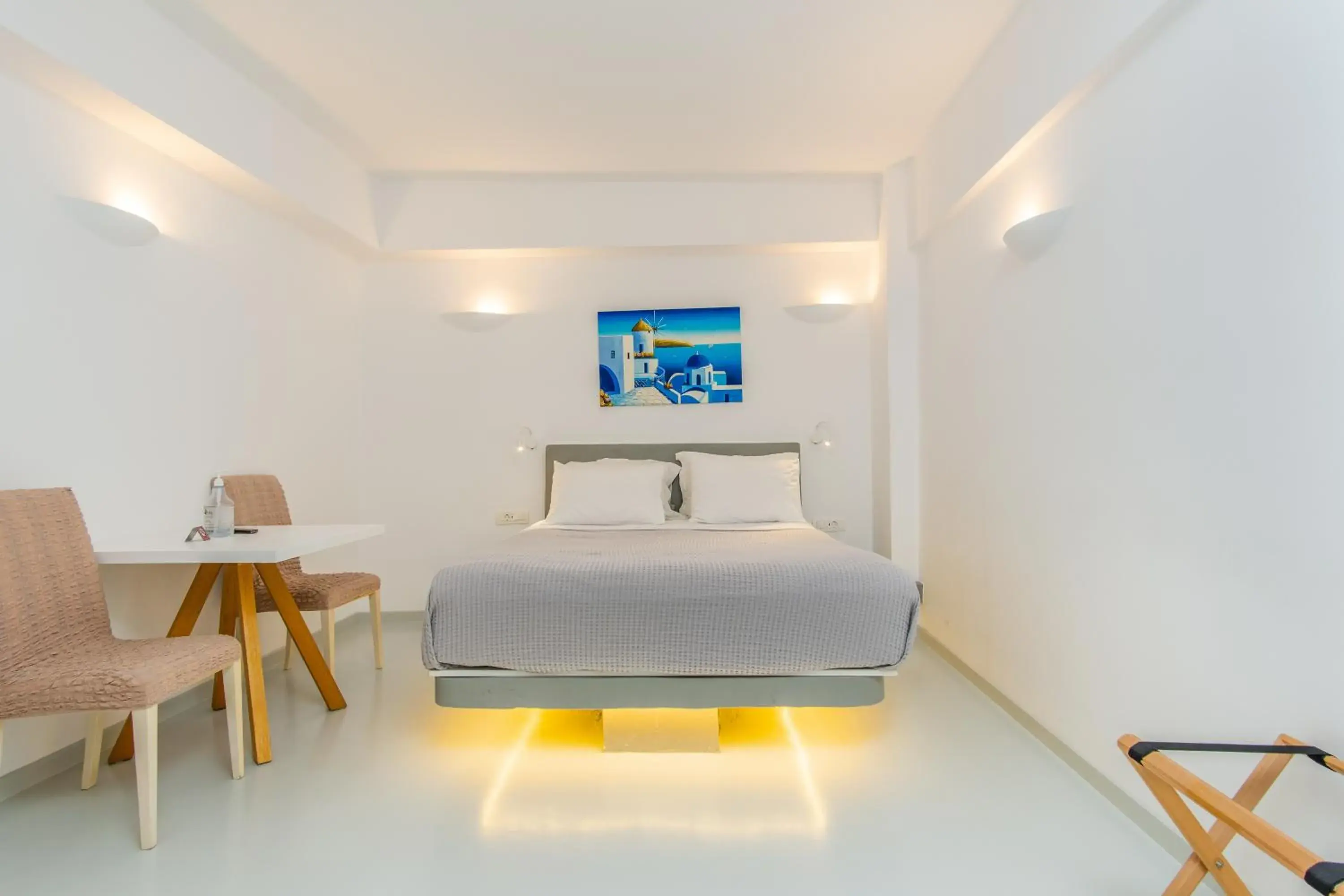 Economy Double Room in Central Fira Suites Economy Double Room in Central Fira Suites