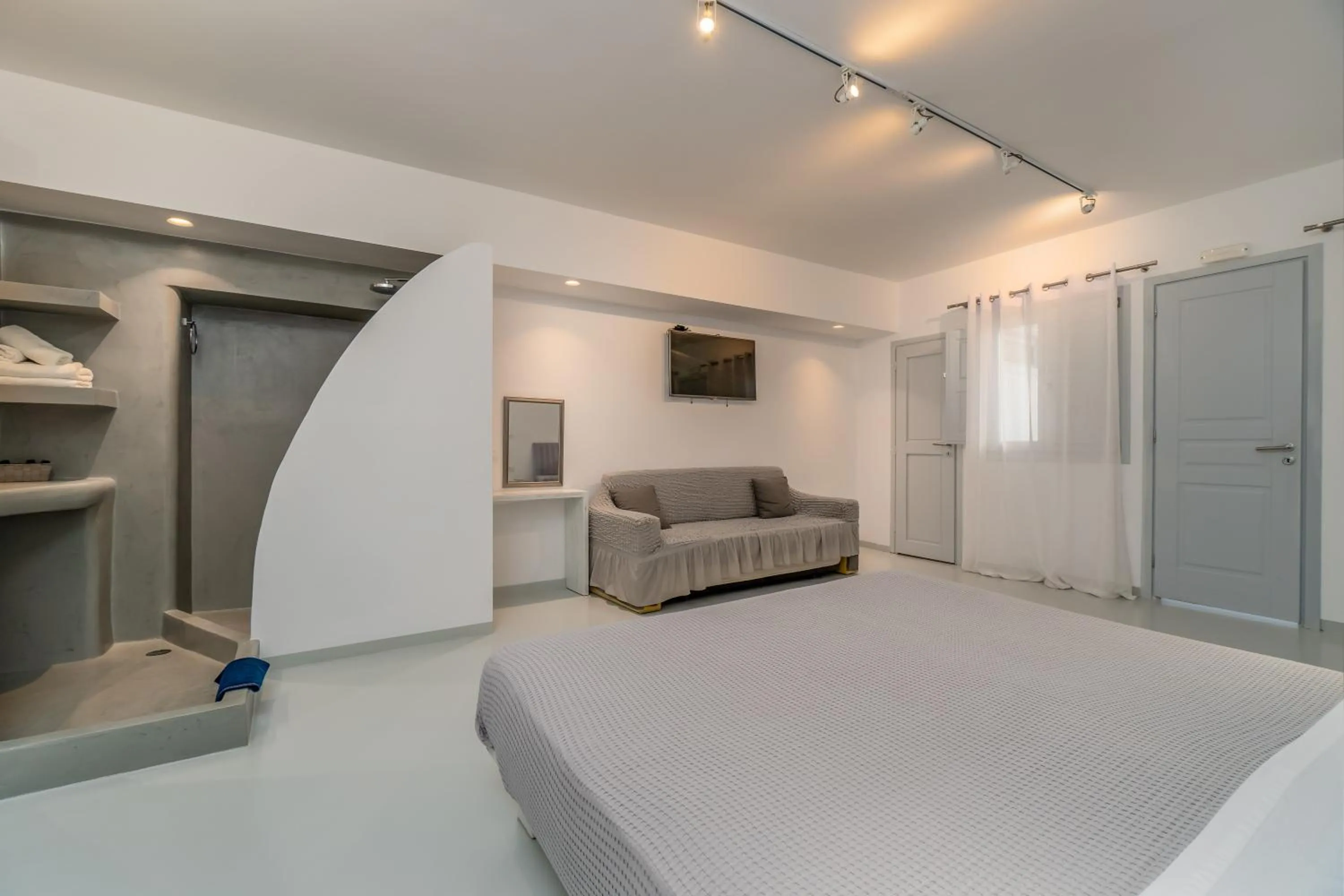 Photo of the whole room, Bed in Central Fira Suites