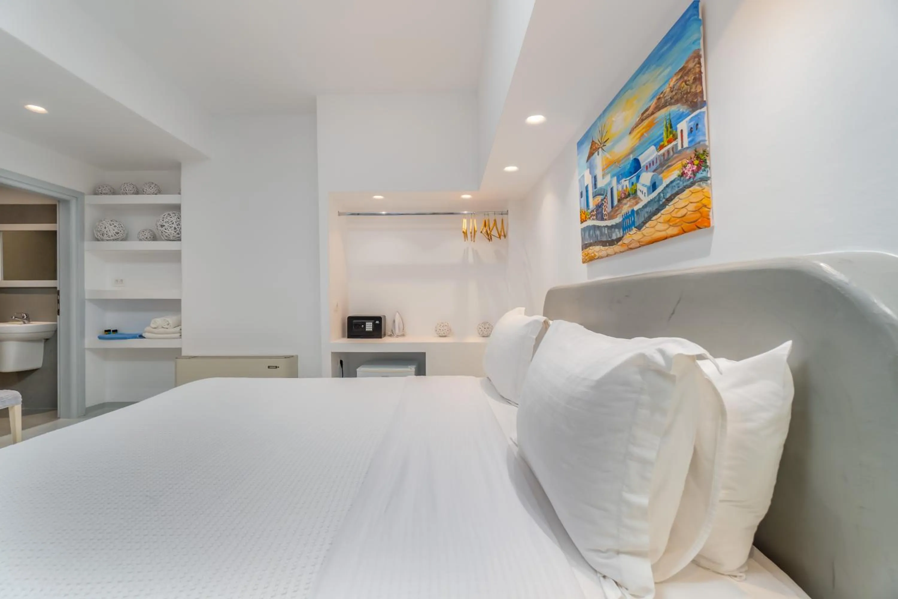 Bedroom, Bed in Central Fira Suites