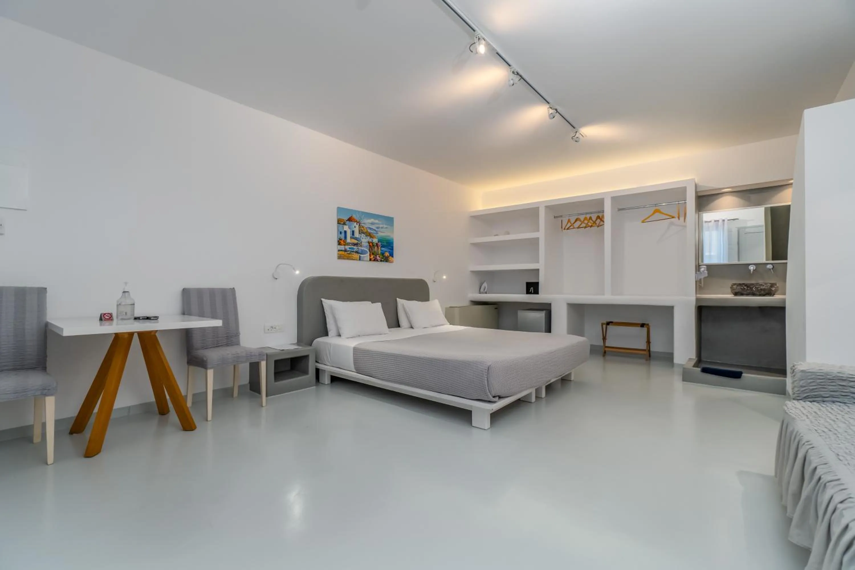 Photo of the whole room, Bed in Central Fira Suites