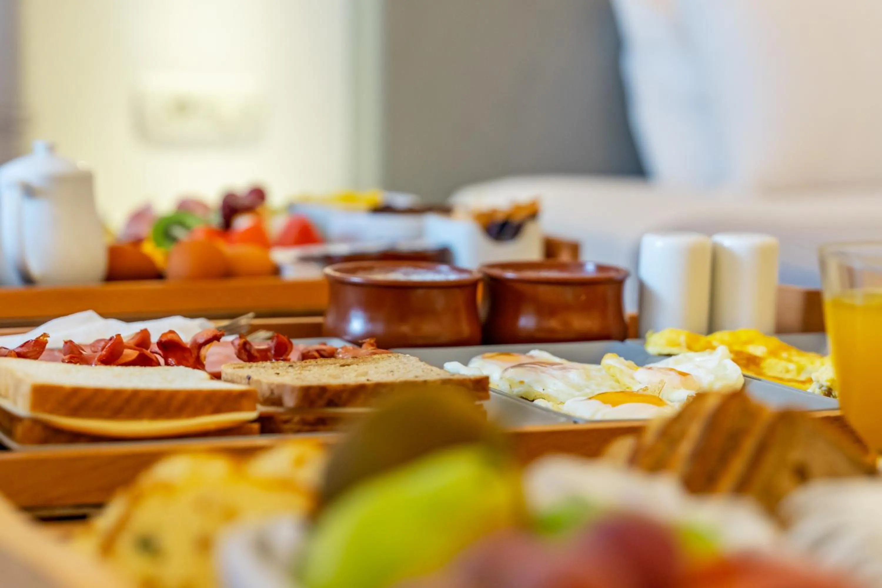 Breakfast in Central Fira Suites