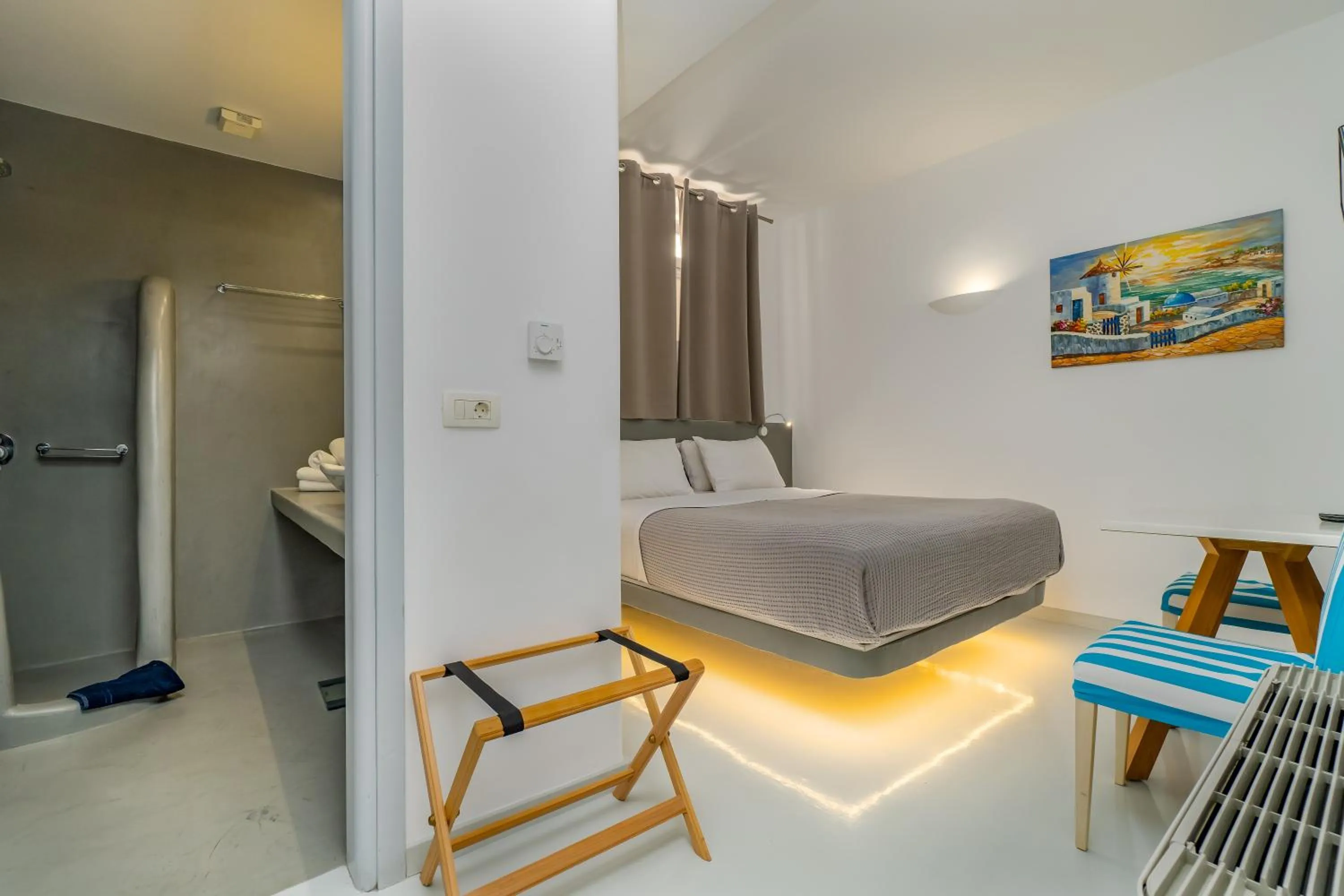 Photo of the whole room, Bed in Central Fira Suites