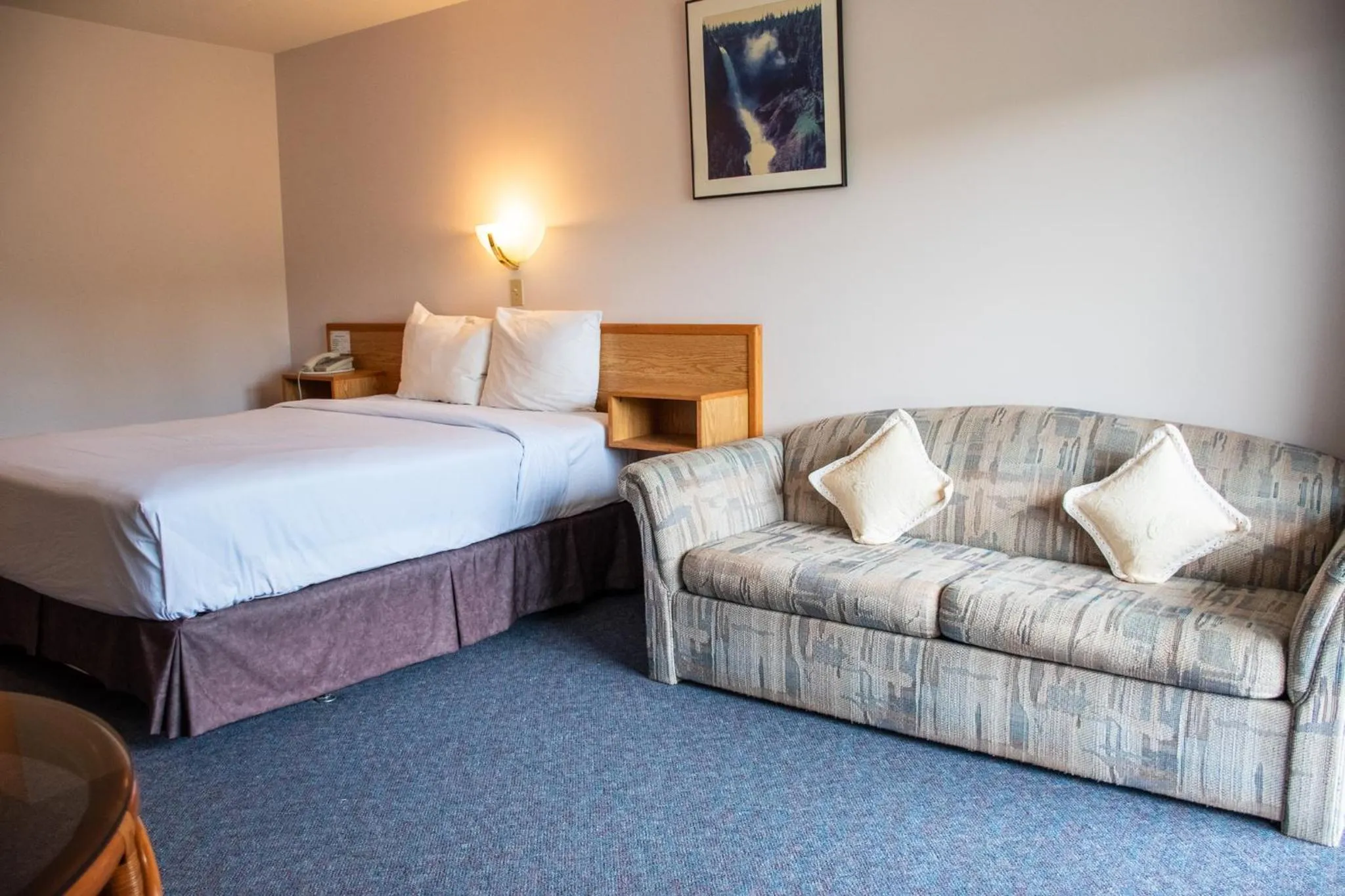 Bed in Ace Western Motel