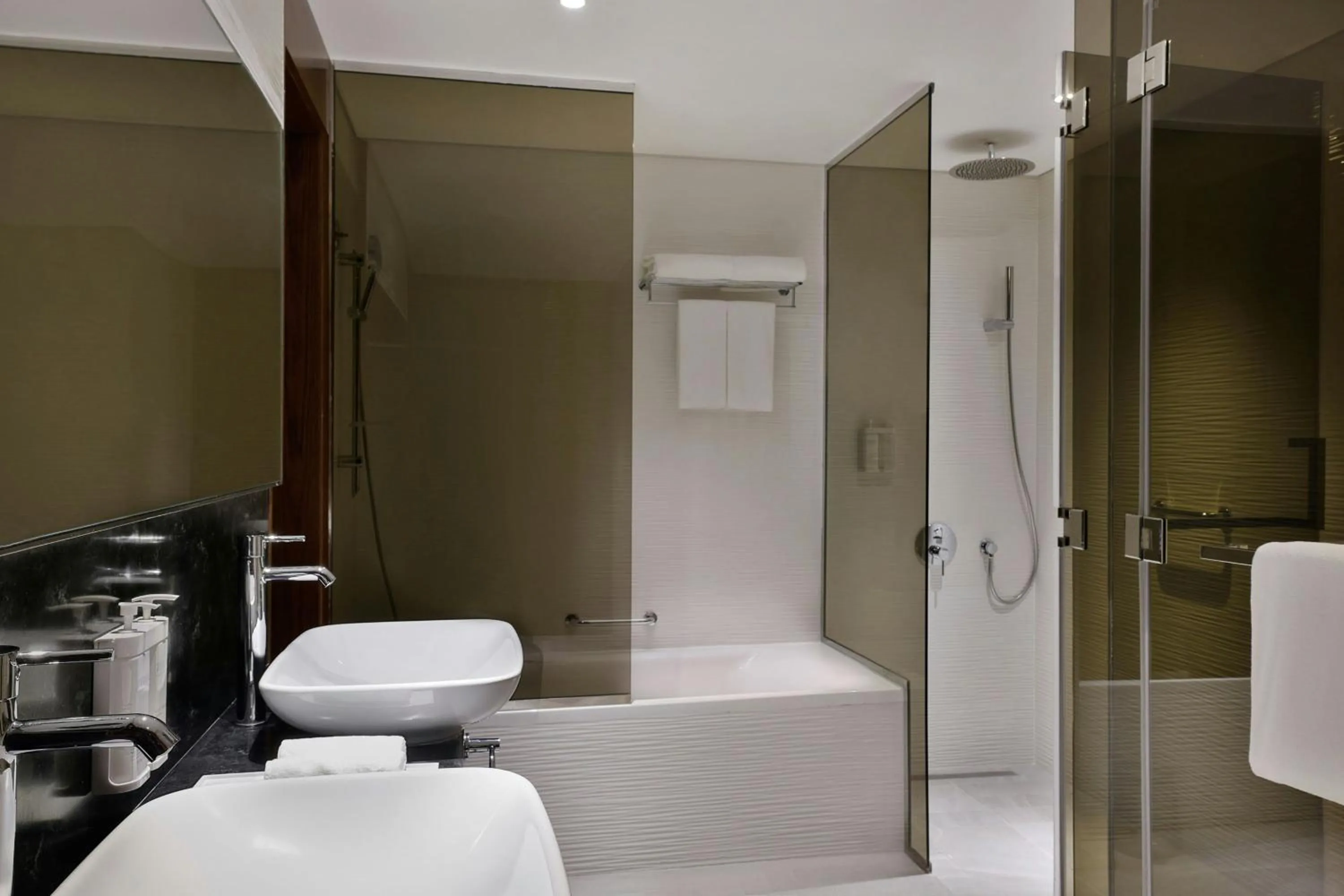 Bathroom in The First Collection Waterfront, Dubai, a Tribute Portfolio Hotel
