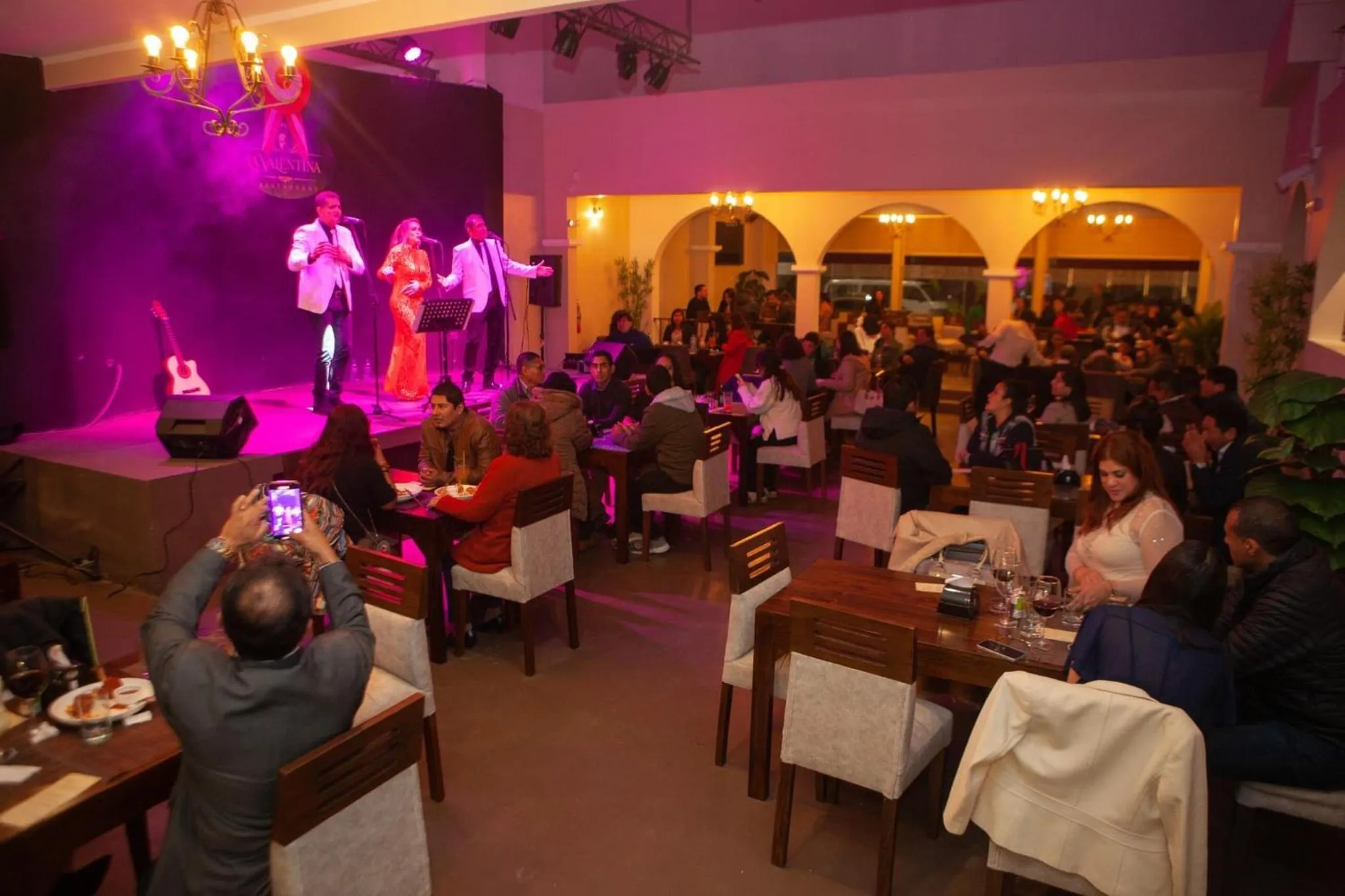 Restaurant/places to eat in Holiday Suites