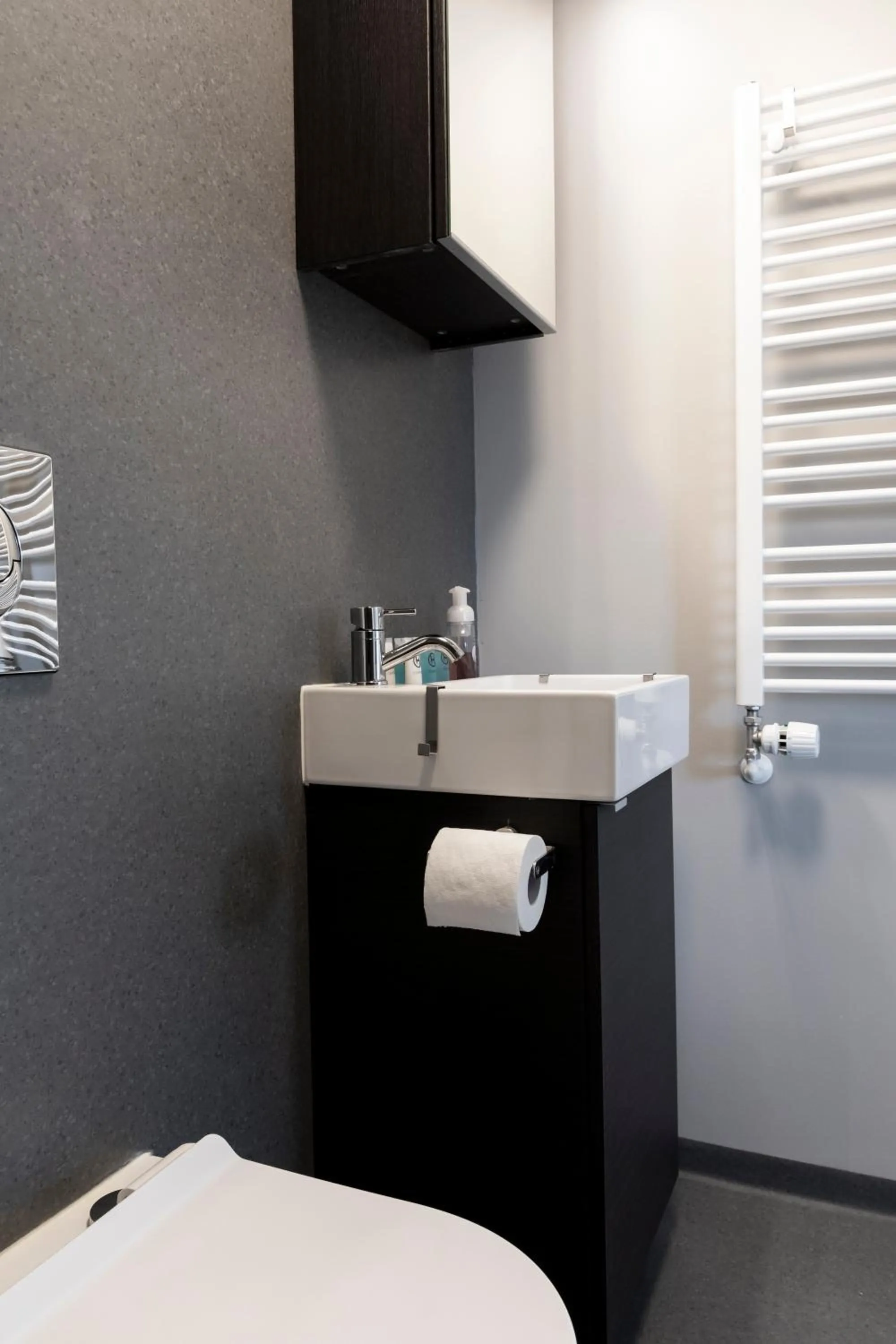 Bed in Ray of Sunshine Hafnargata