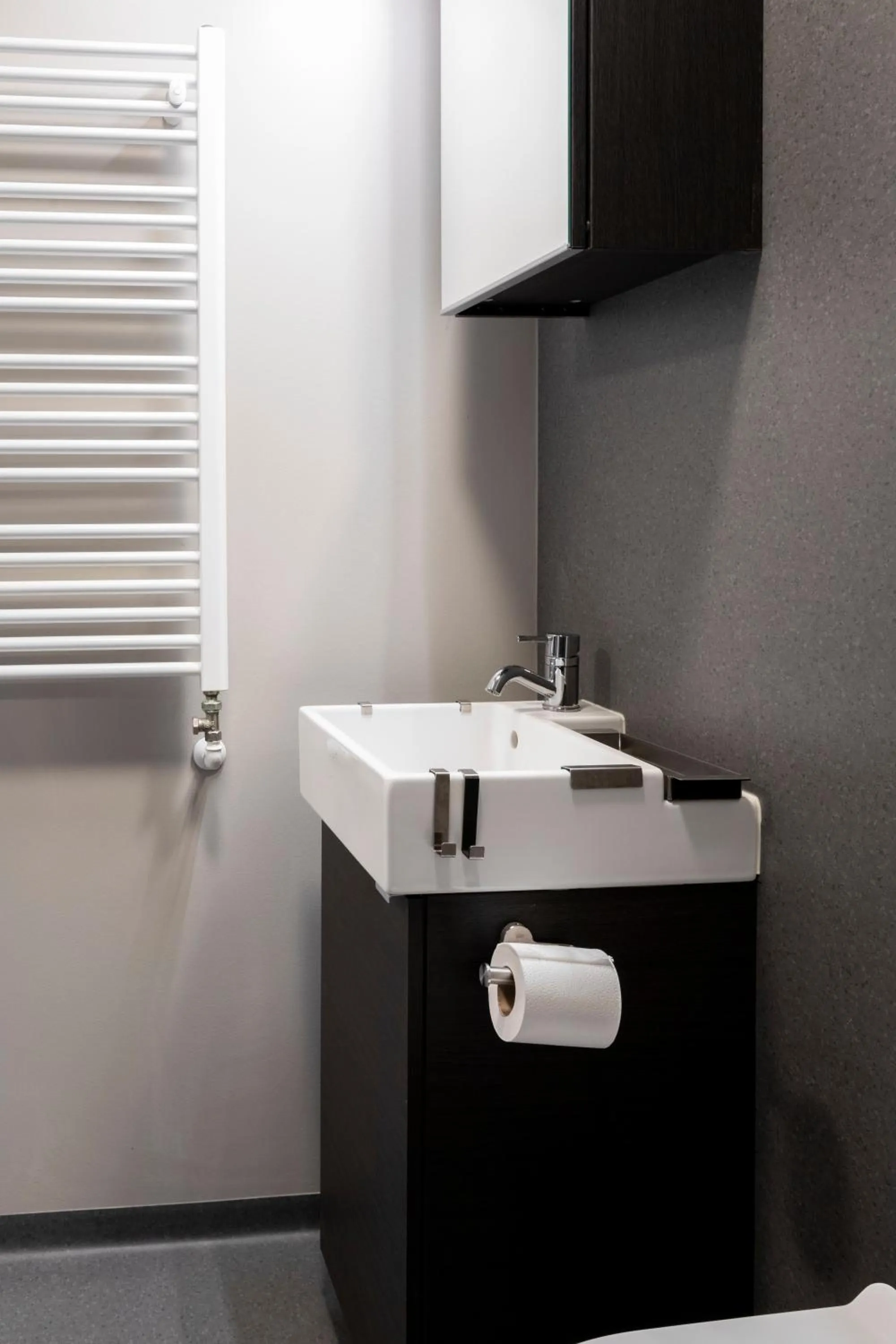 Bathroom in Ray of Sunshine Hafnargata