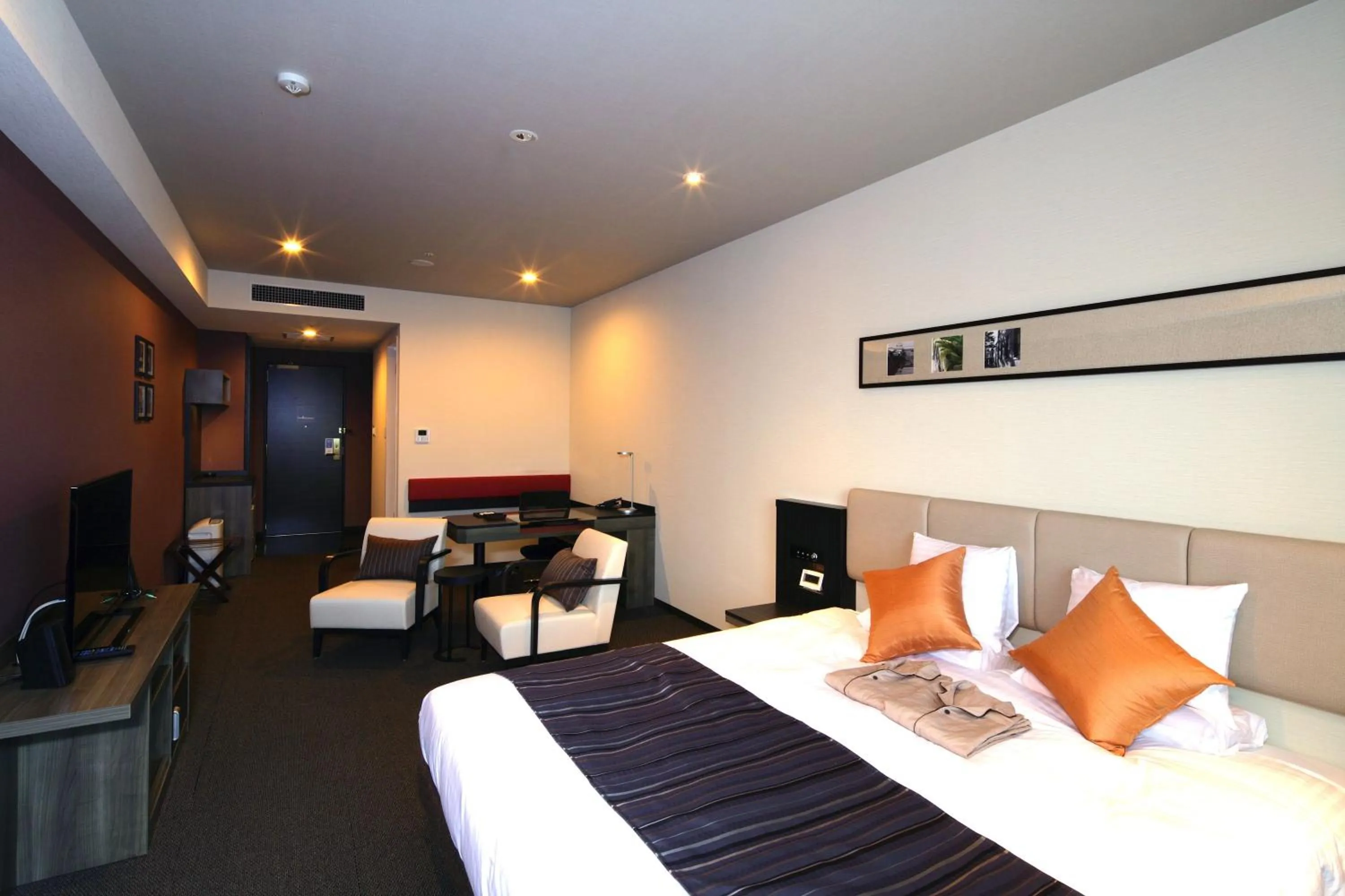 Photo of the whole room, Bed in HOTEL MYSTAYS PREMIER Kanazawa