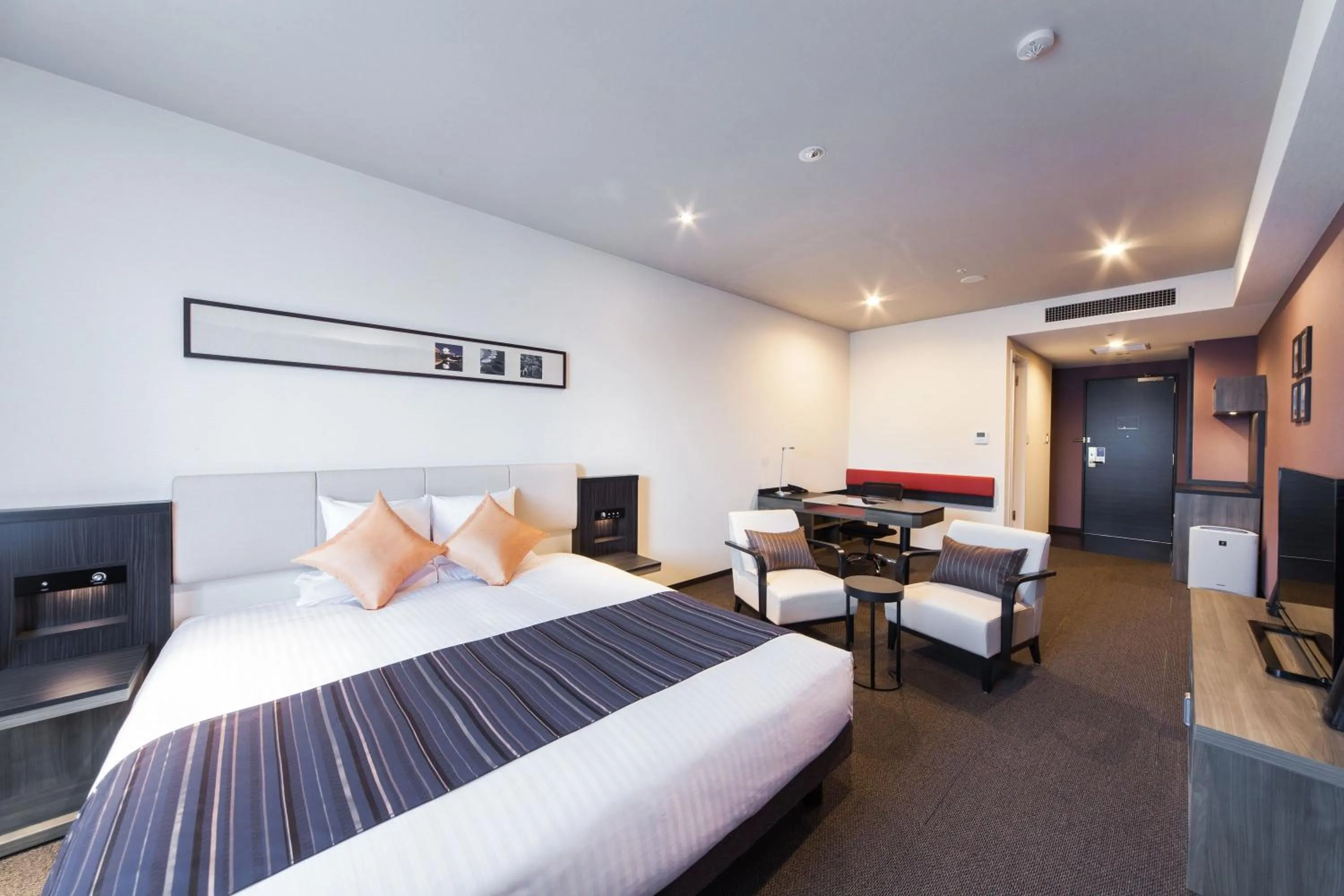 Photo of the whole room, Bed in HOTEL MYSTAYS PREMIER Kanazawa