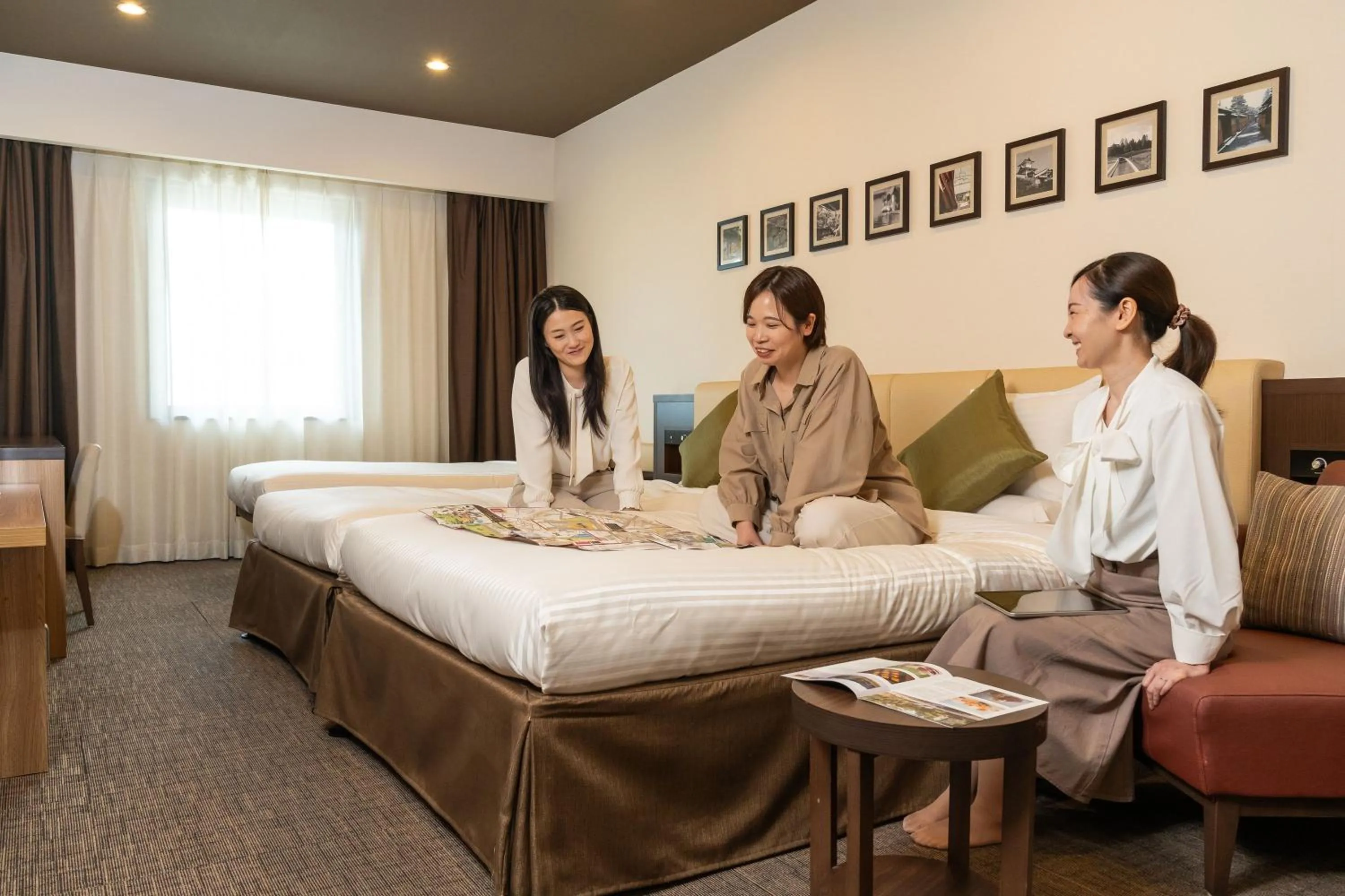 People, Bed in HOTEL MYSTAYS PREMIER Kanazawa