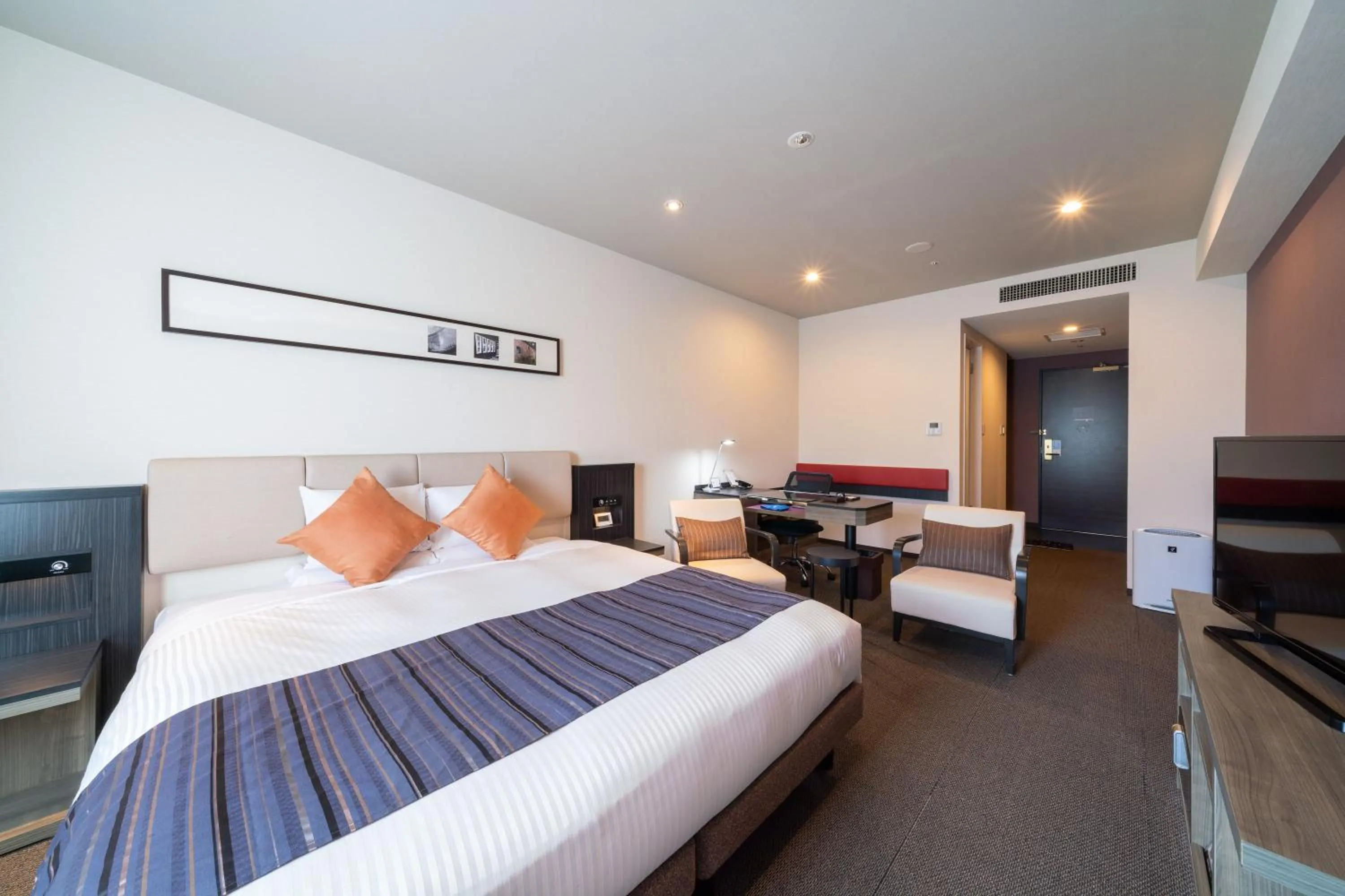 Photo of the whole room, Bed in HOTEL MYSTAYS PREMIER Kanazawa