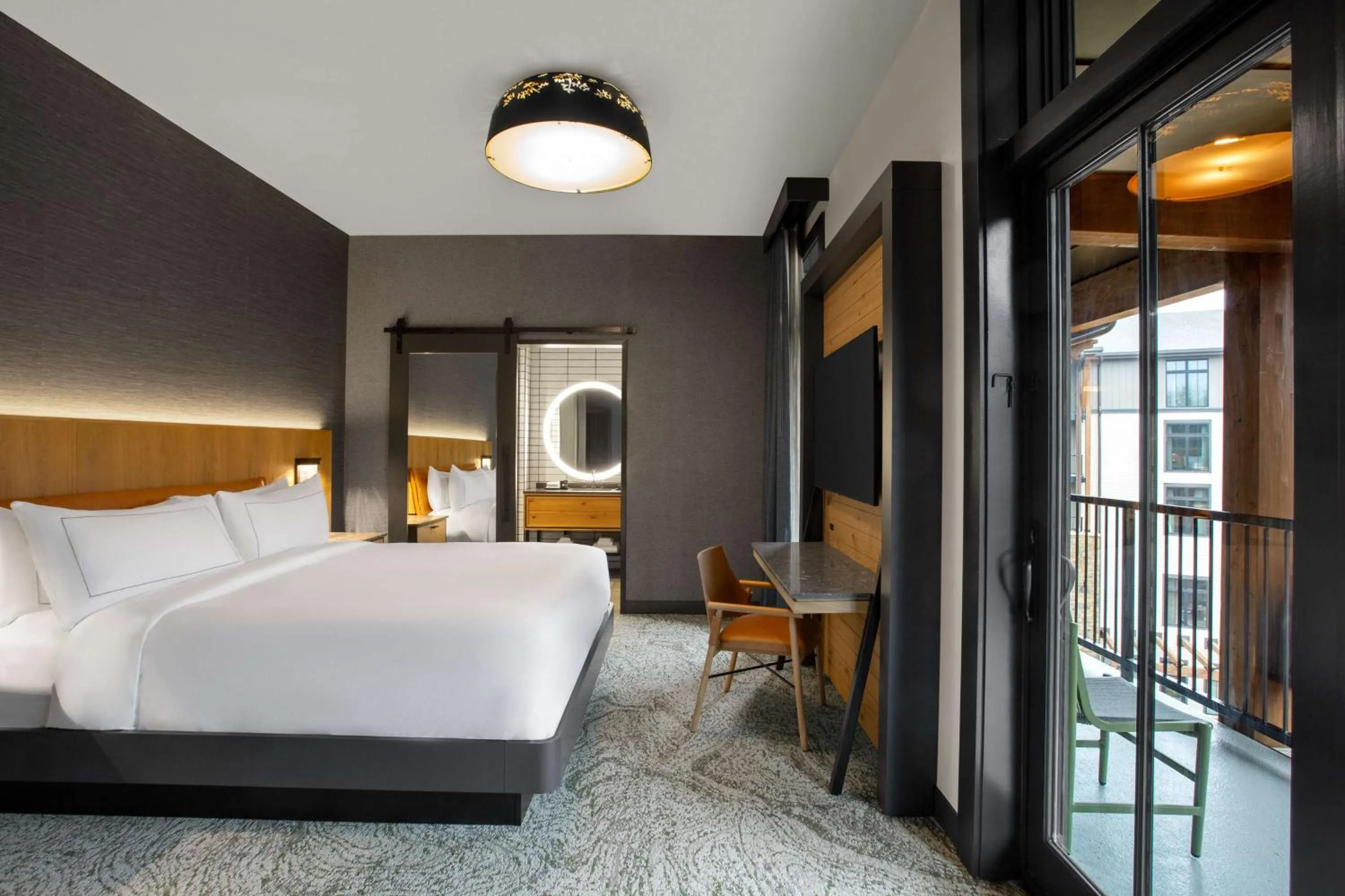 Photo of the whole room, Bed in Cloudland at McLemore Resort Lookout Mountain, Curio by Hilton