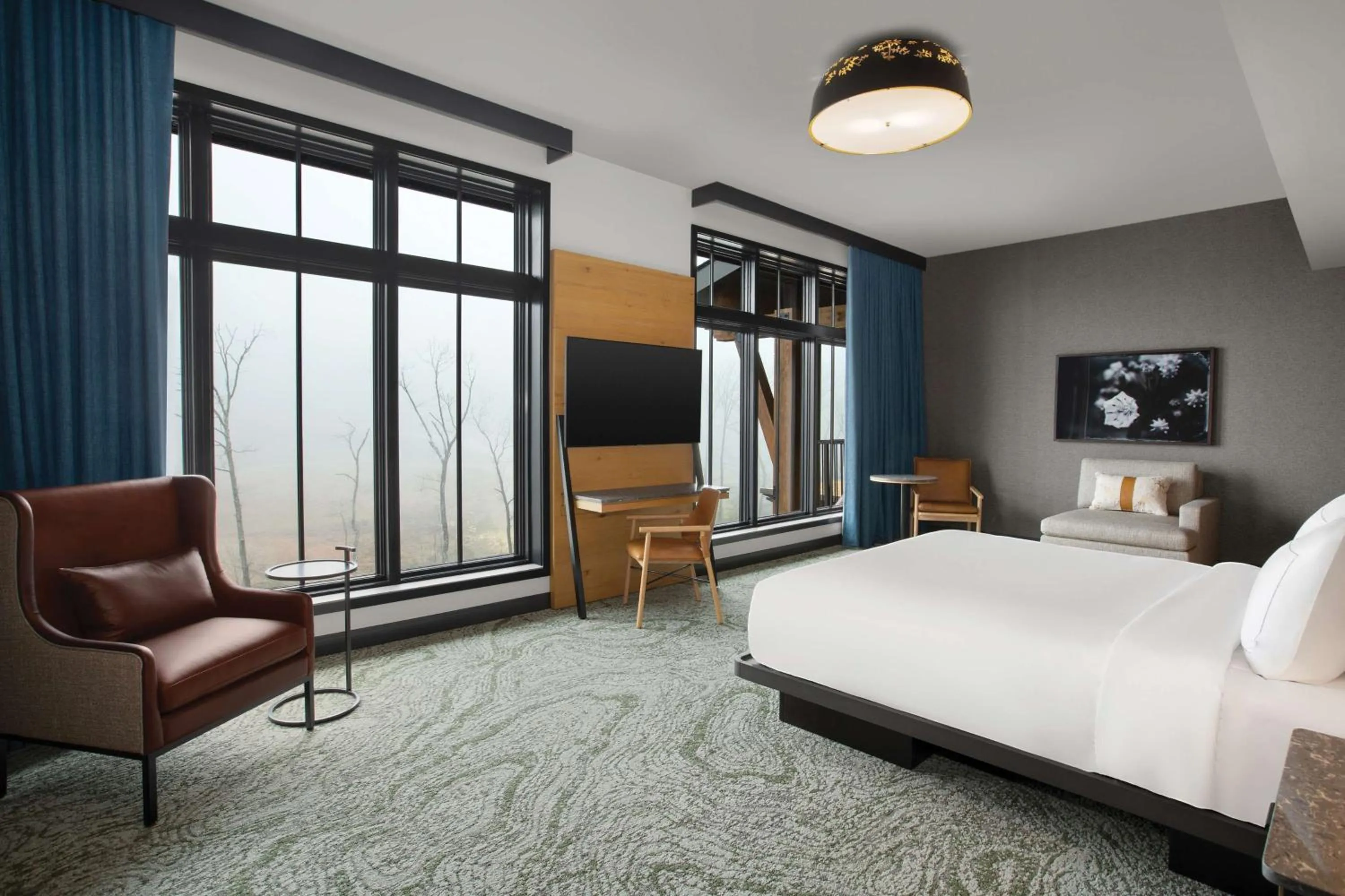 Photo of the whole room, Bed in Cloudland at McLemore Resort Lookout Mountain, Curio by Hilton