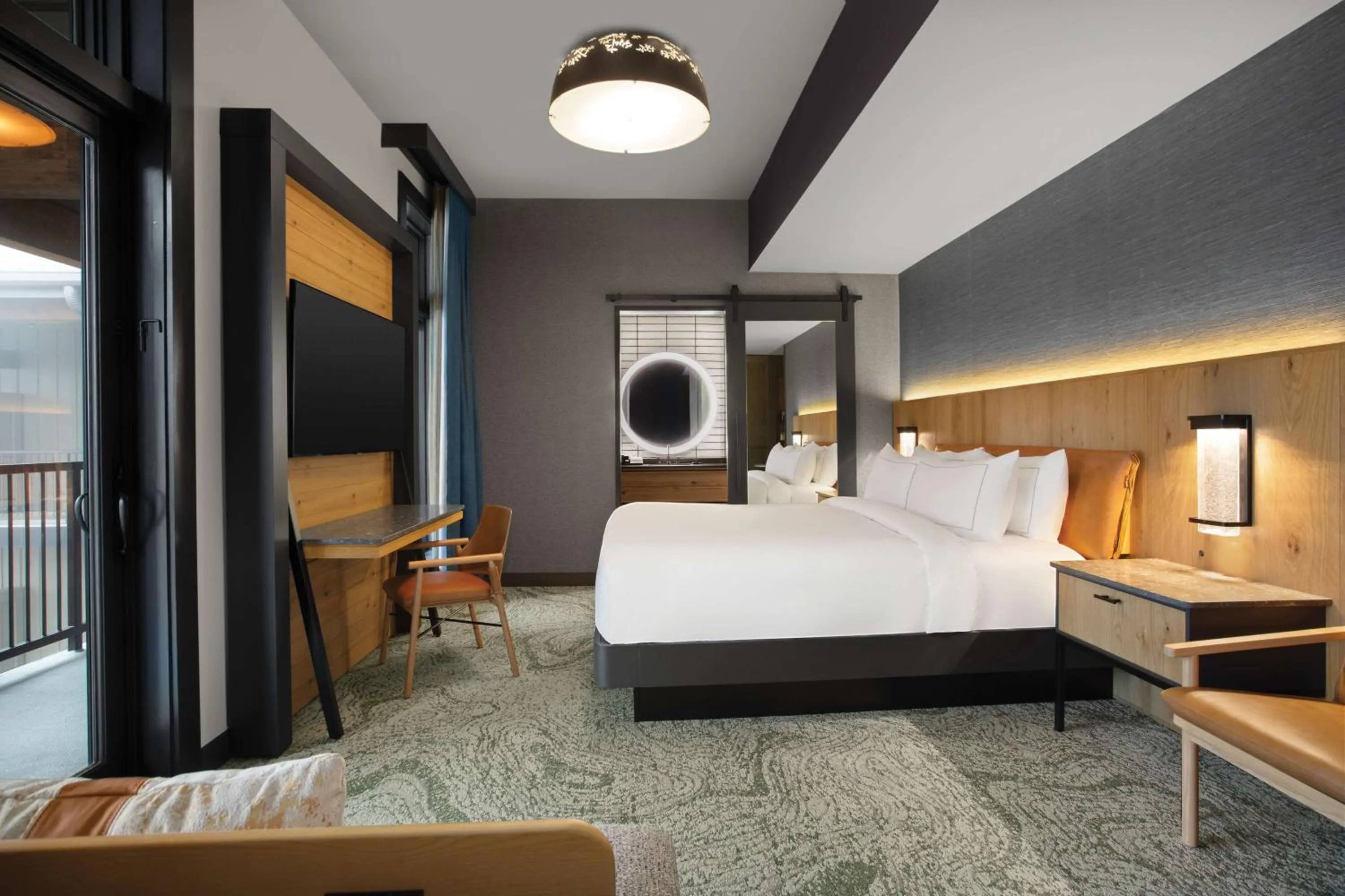 Photo of the whole room, Bed in Cloudland at McLemore Resort Lookout Mountain, Curio by Hilton