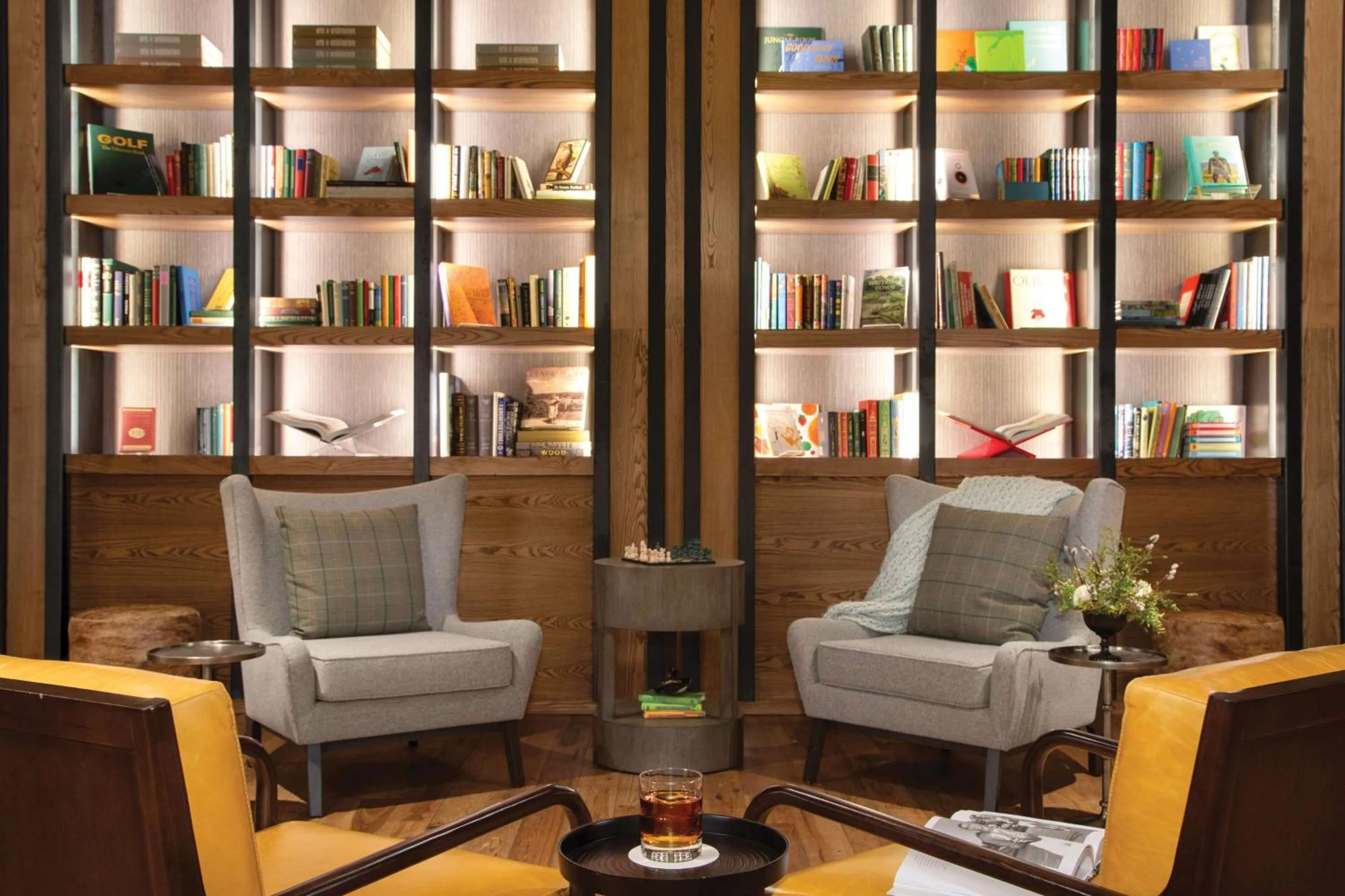 Lobby or reception in Cloudland at McLemore Resort Lookout Mountain, Curio by Hilton