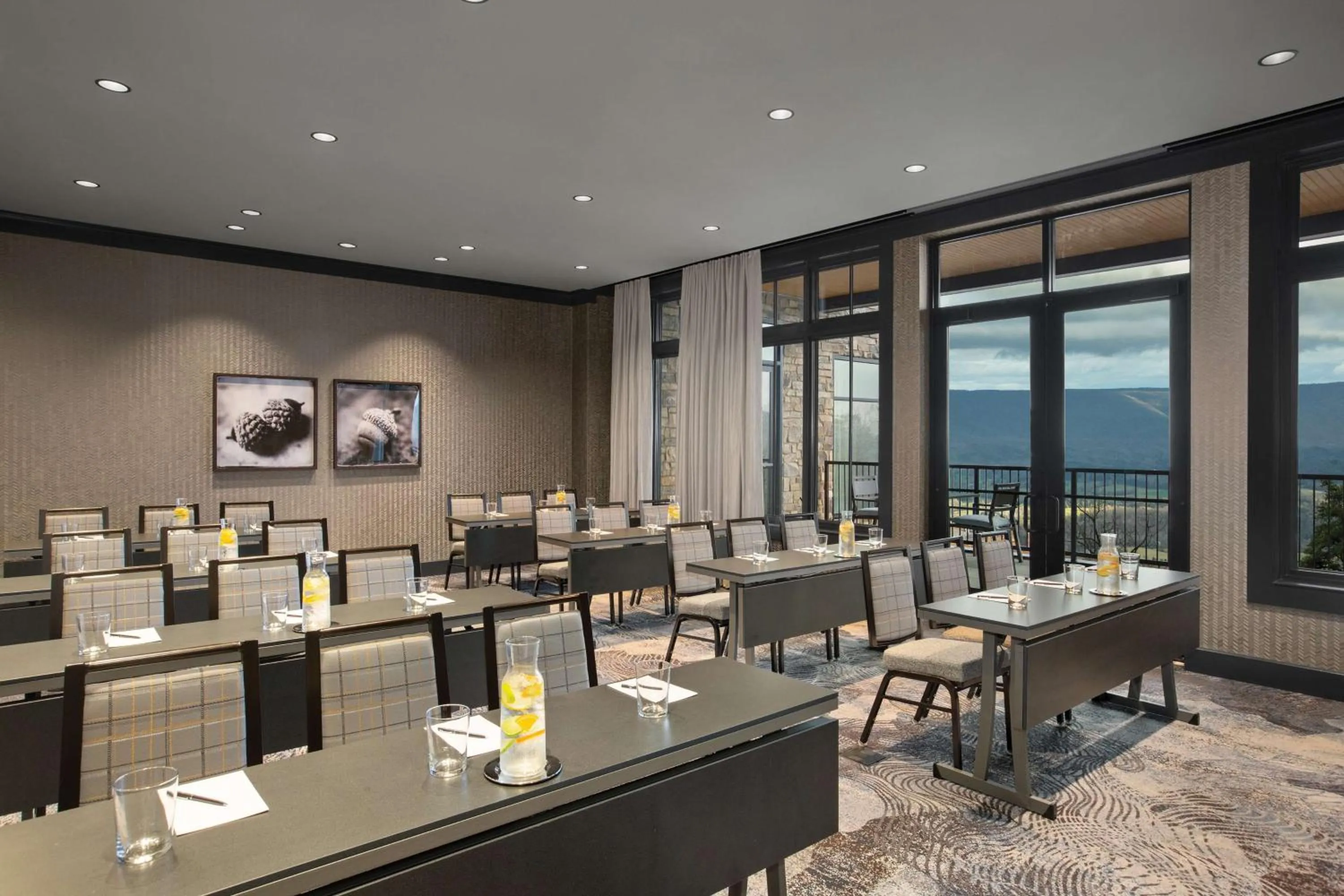 Meeting/conference room in Cloudland at McLemore Resort Lookout Mountain, Curio by Hilton