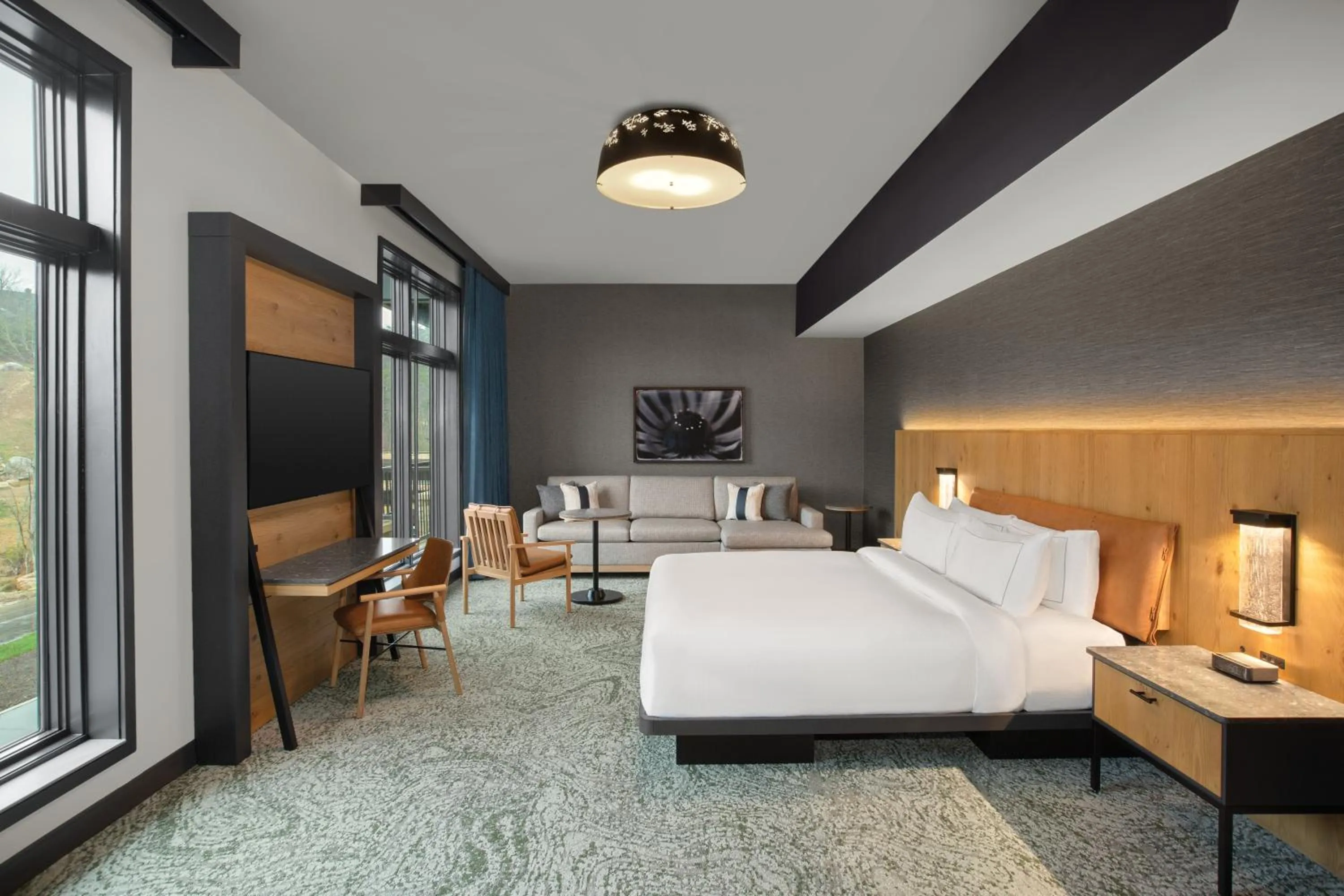 Photo of the whole room, Bed in Cloudland at McLemore Resort Lookout Mountain, Curio by Hilton