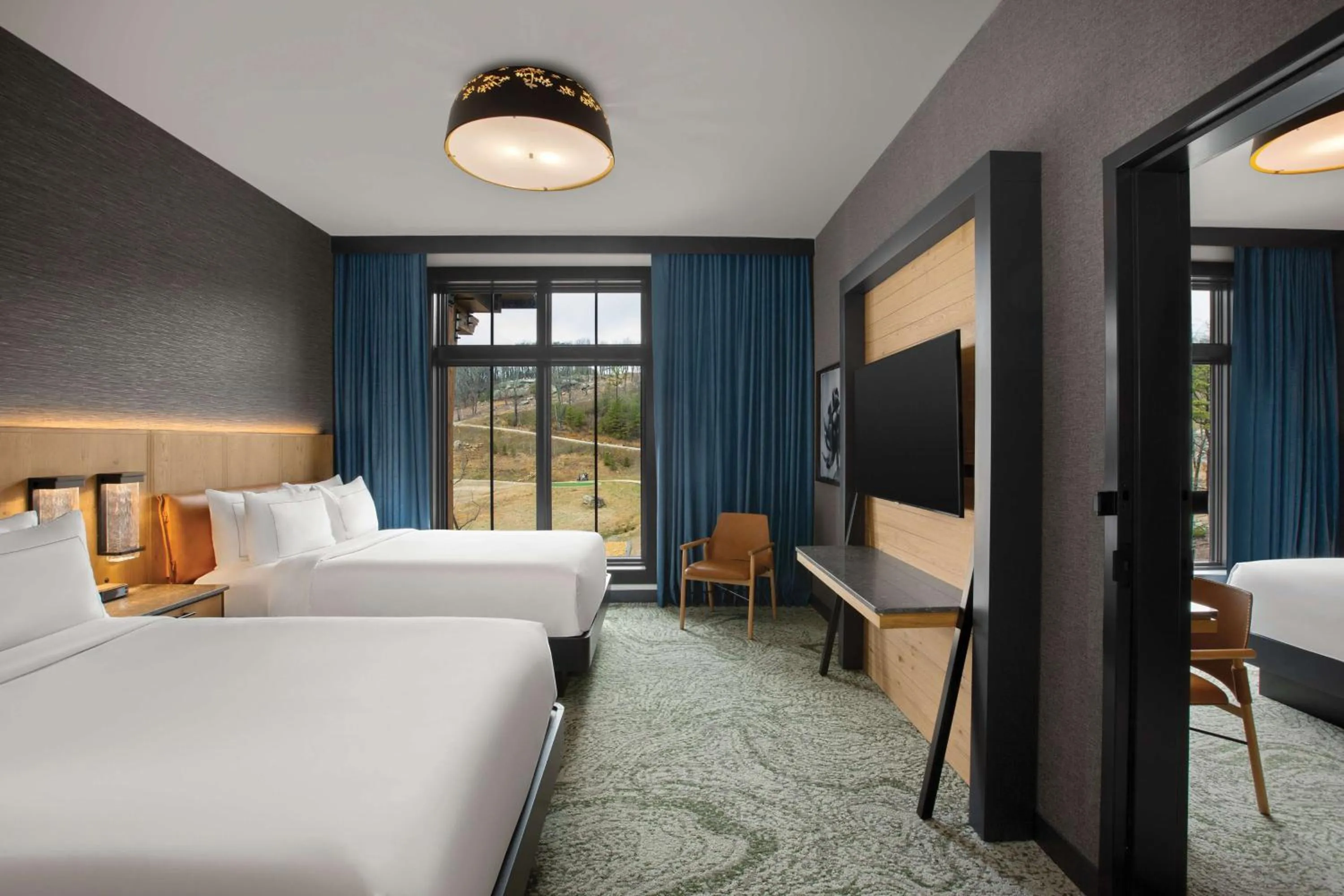 Photo of the whole room, Bed in Cloudland at McLemore Resort Lookout Mountain, Curio by Hilton