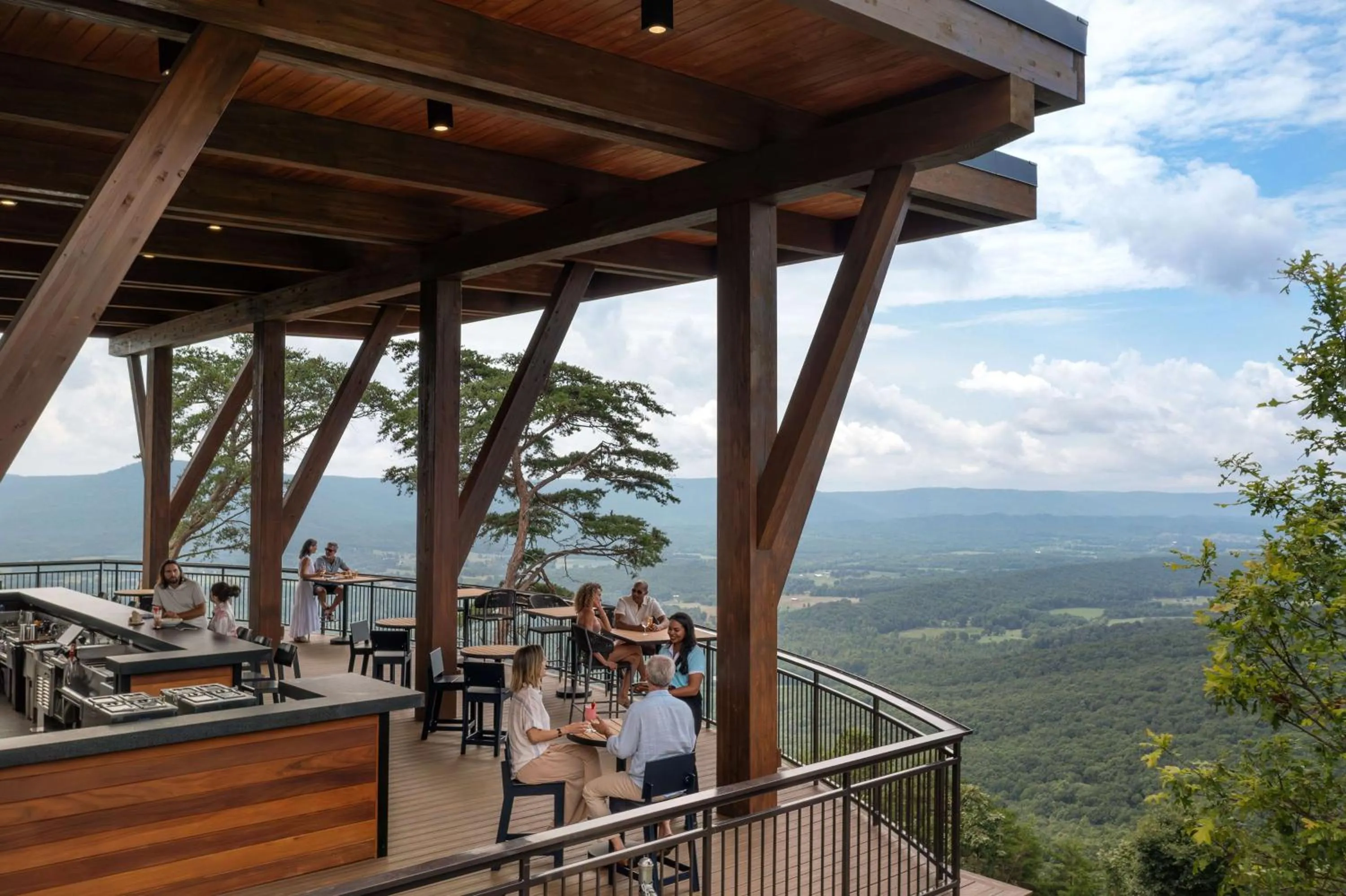 Restaurant/places to eat in Cloudland at McLemore Resort Lookout Mountain, Curio by Hilton