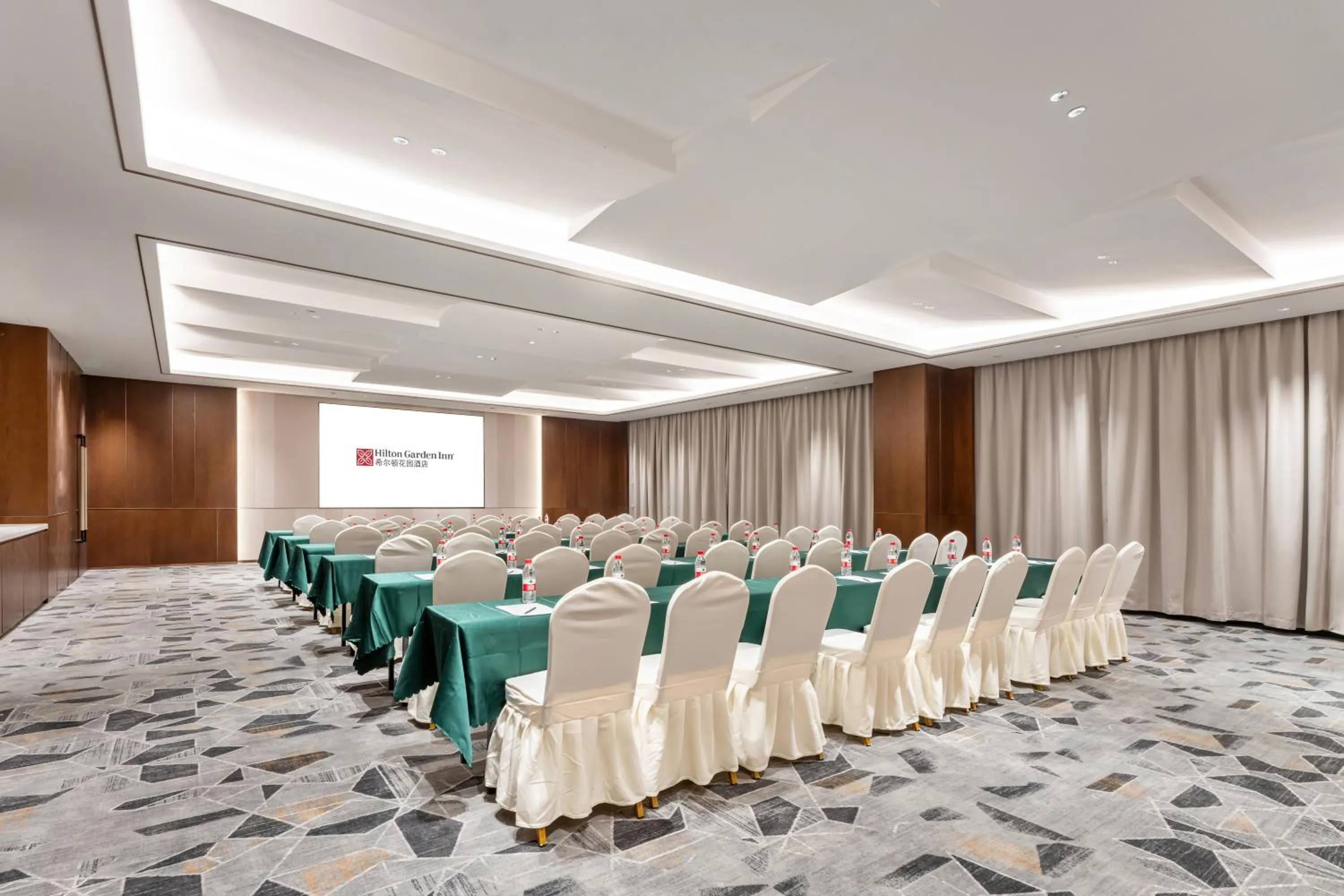 Meeting/conference room in Hilton Garden Inn Huzhou High-Speed Railway Station