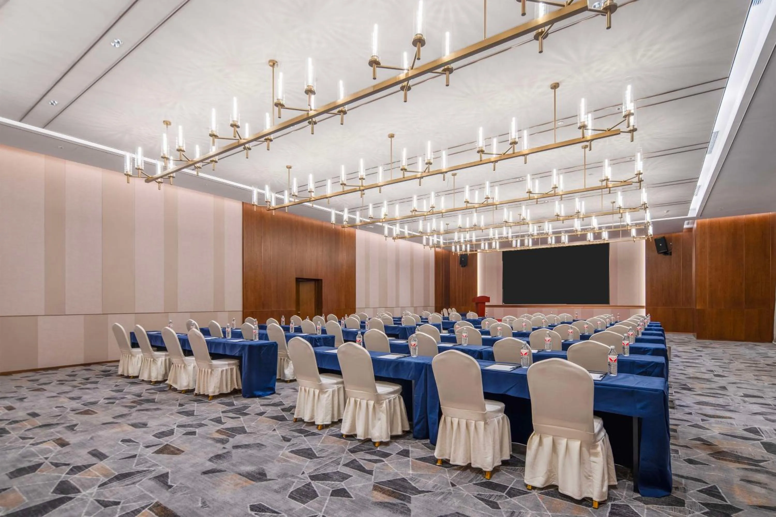 Meeting/conference room in Hilton Garden Inn Huzhou High-Speed Railway Station