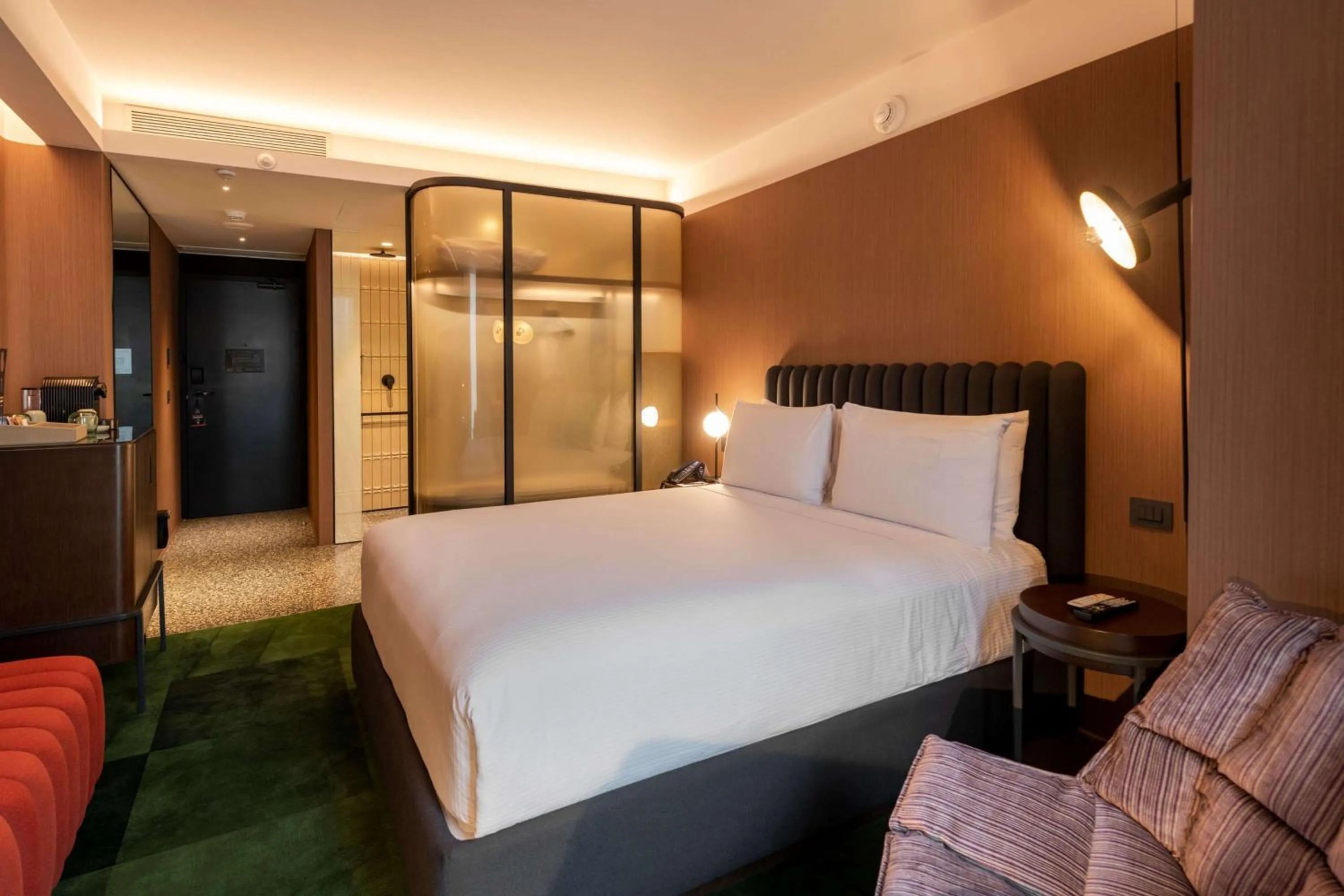 Living room, Bed in Doubletree By Hilton Lima San Isidro