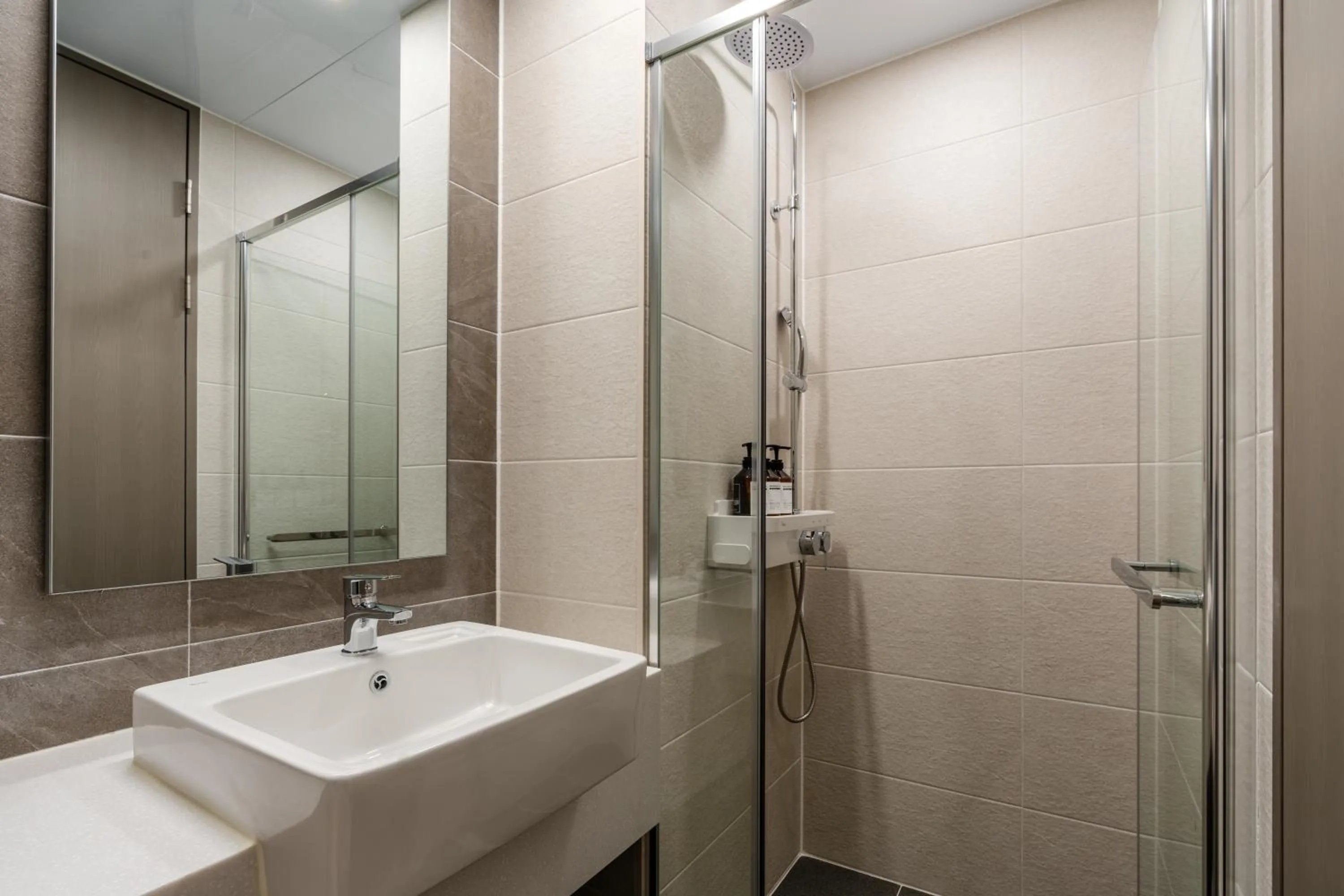 Shower in Radiant Nampo Hotel