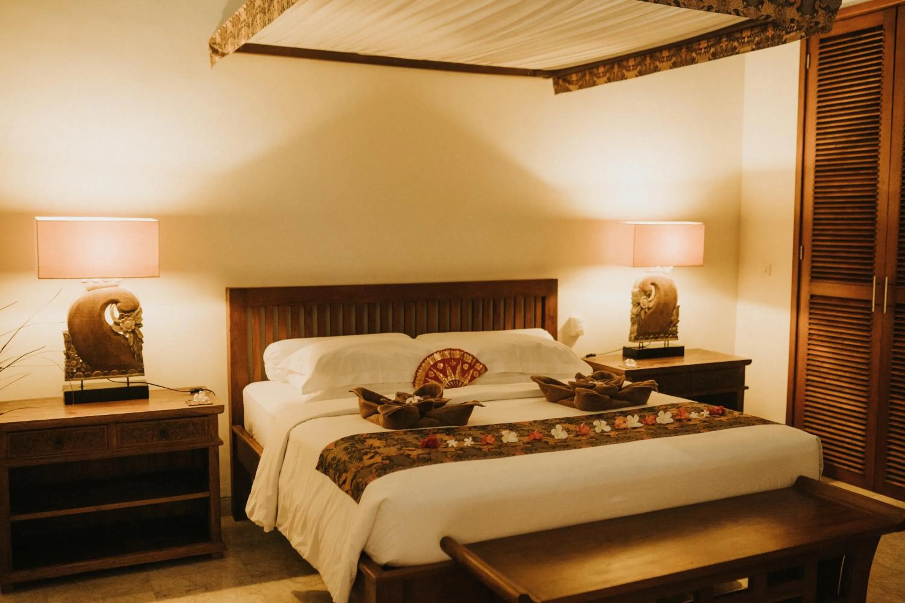 Bedroom, Bed in ALOKA BAHARI Villas