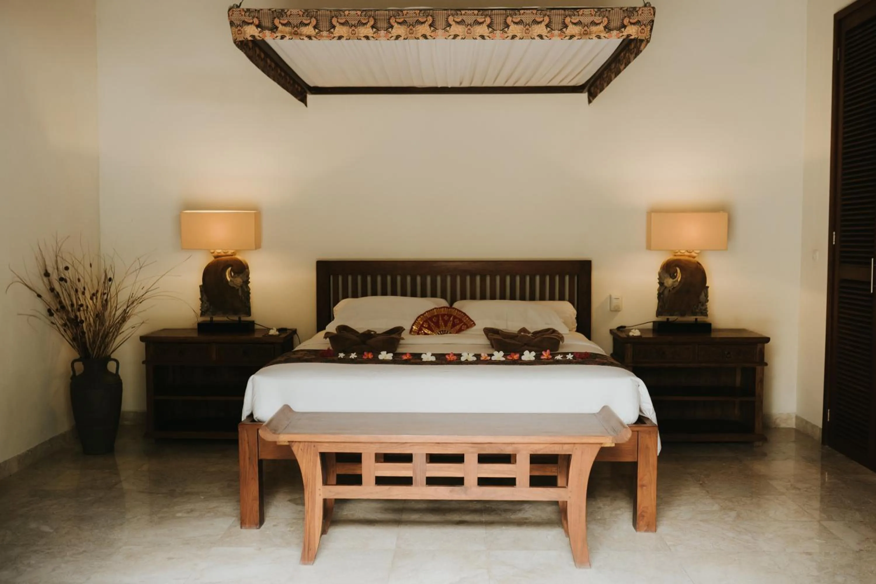 Bedroom, Bed in ALOKA BAHARI Villas