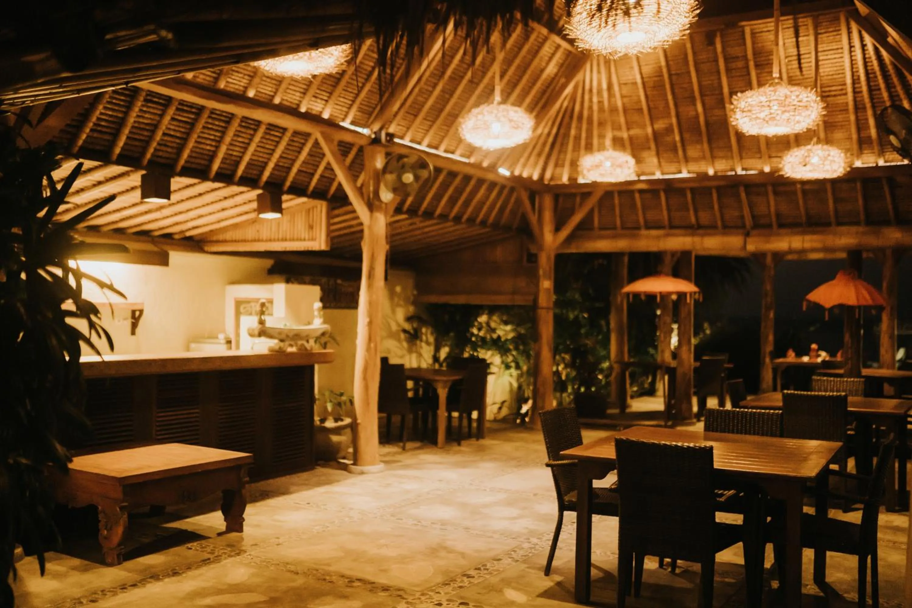 Restaurant/places to eat in ALOKA BAHARI Villas