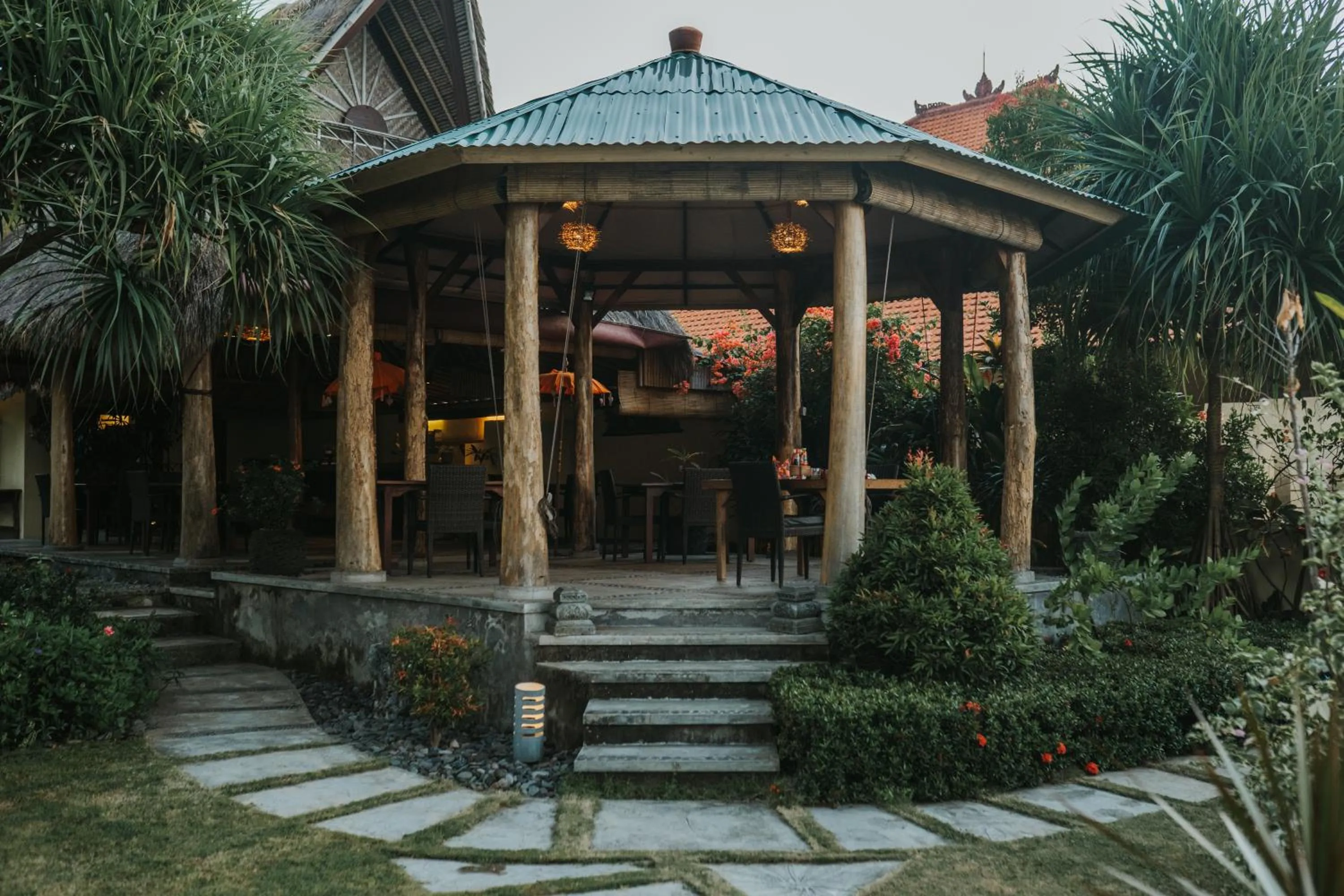 Restaurant/places to eat in ALOKA BAHARI Villas