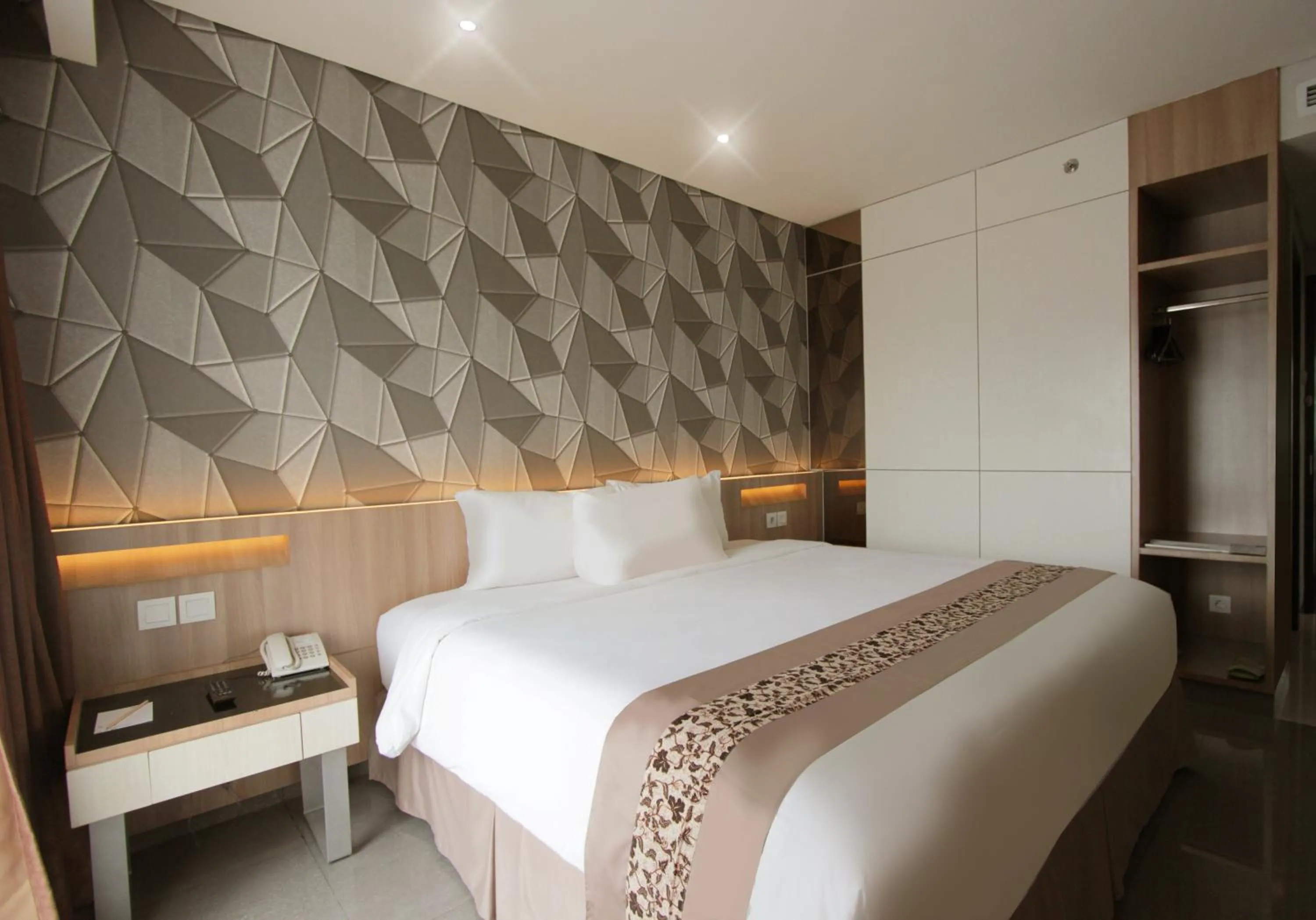 Bedroom, Bed in Sala View Hotel