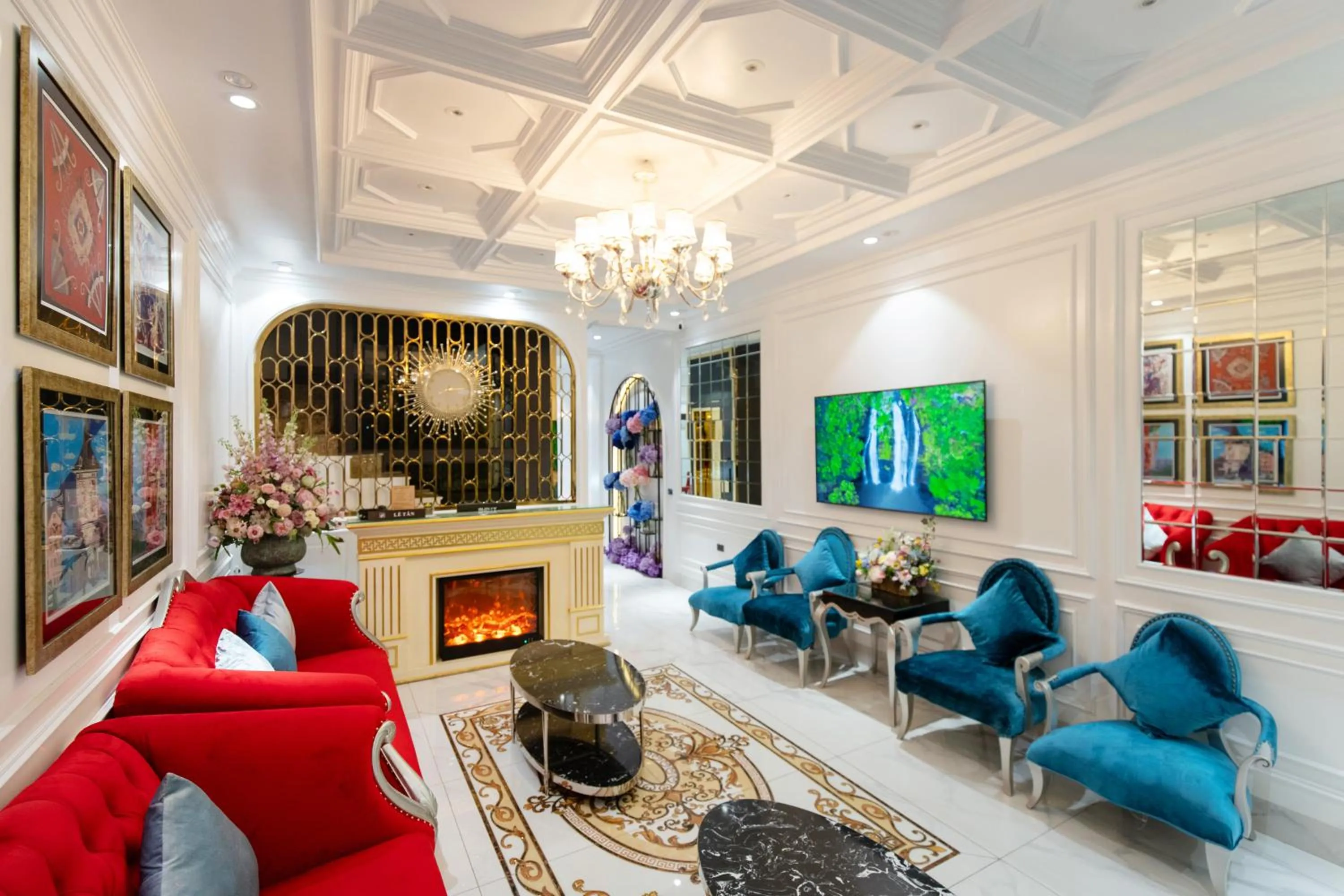 Communal lounge/ TV room in Diamond Hotel Sapa