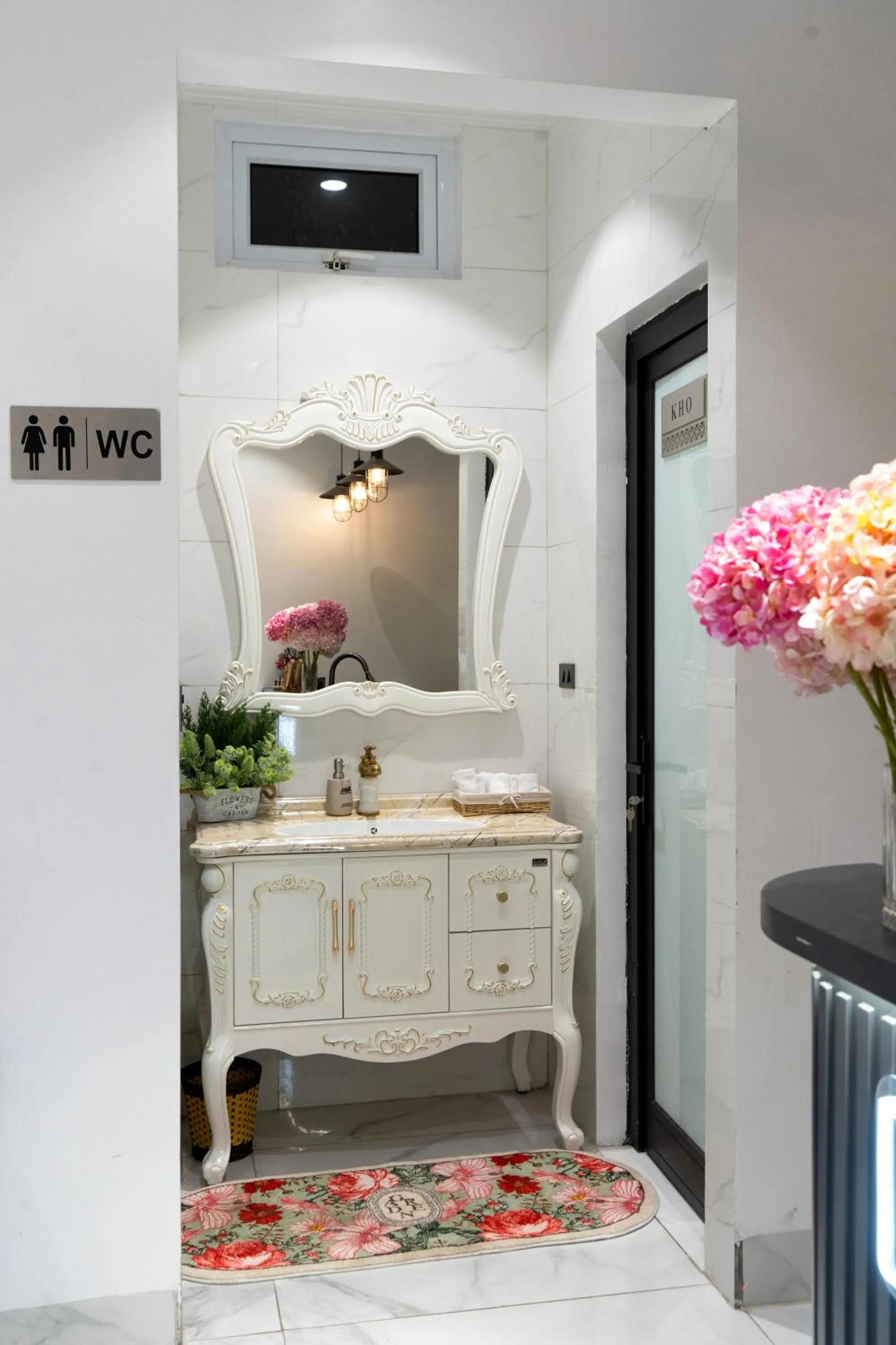 Toilet in Diamond Hotel Sapa