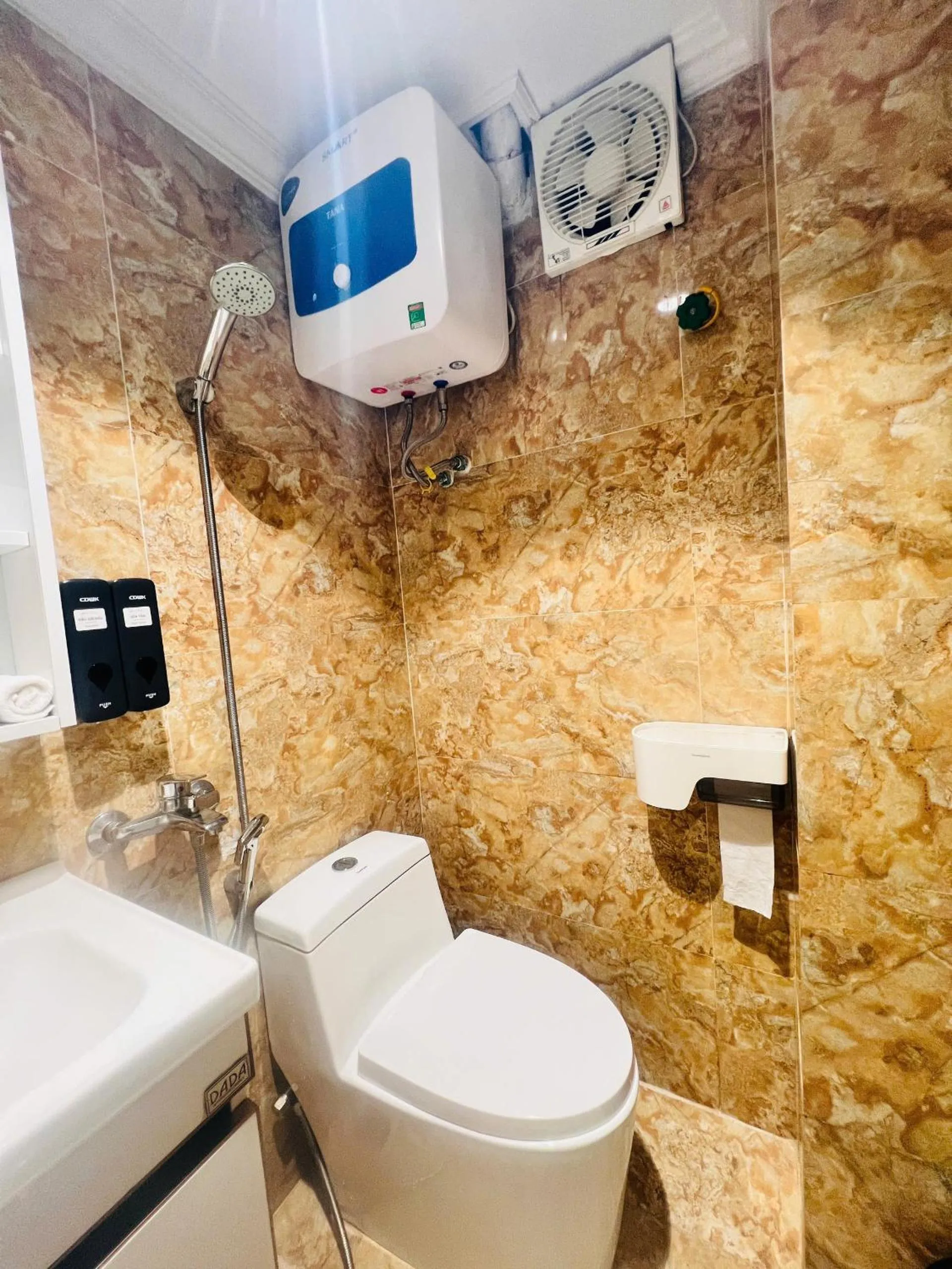 Toilet in Diamond Hotel Sapa