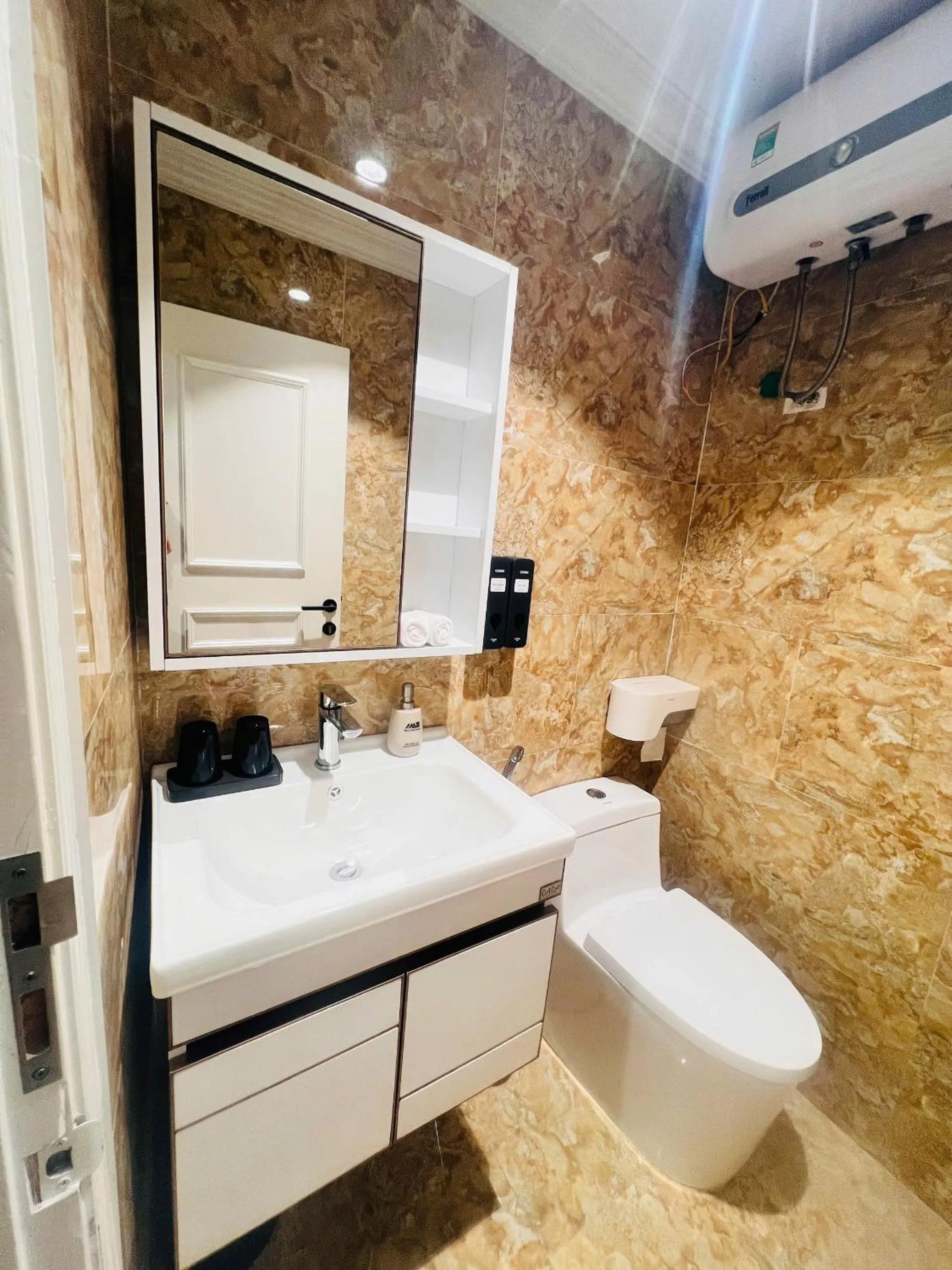 Shower in Diamond Hotel Sapa