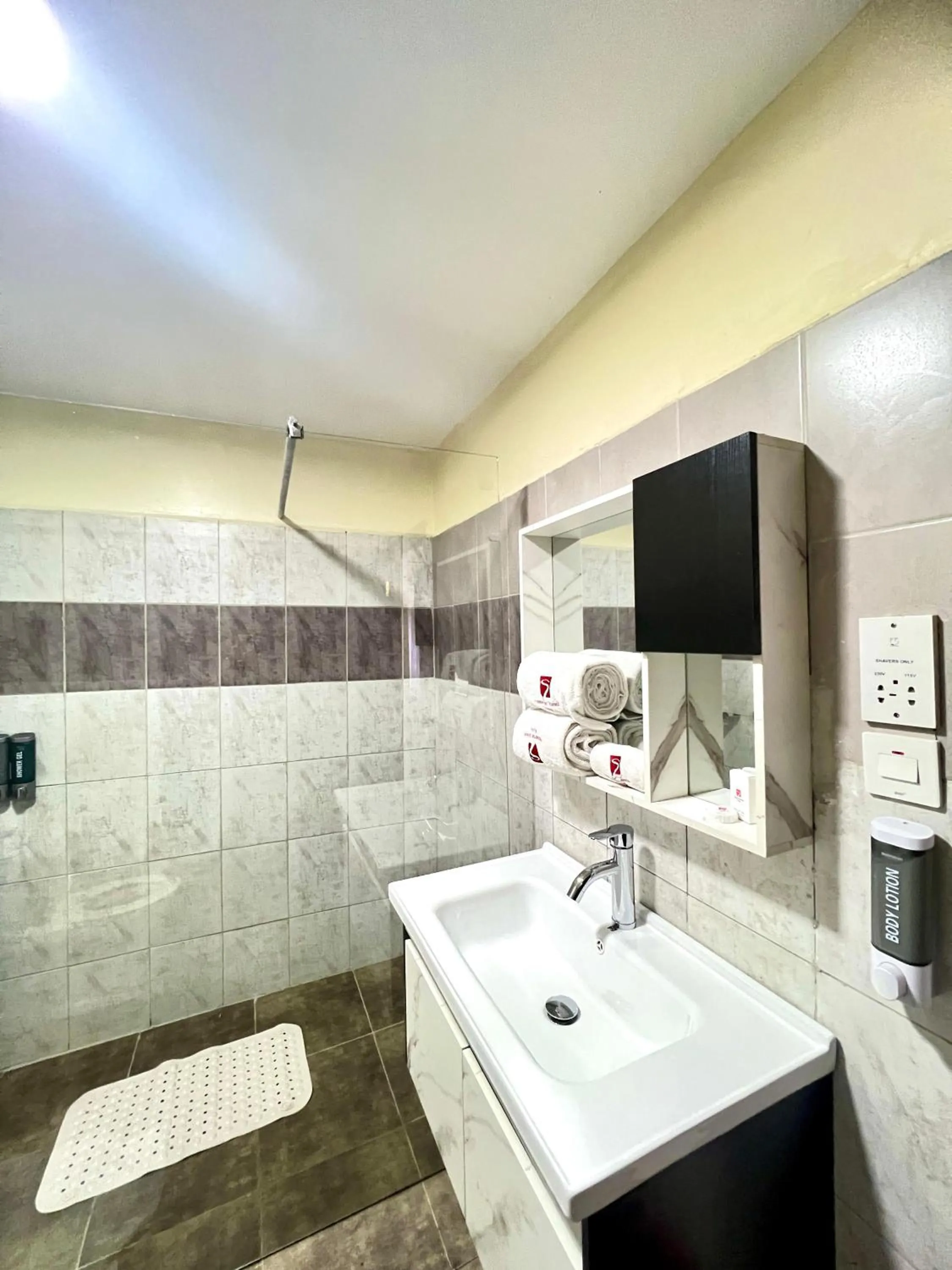 Bathroom in Hadassah Hotel