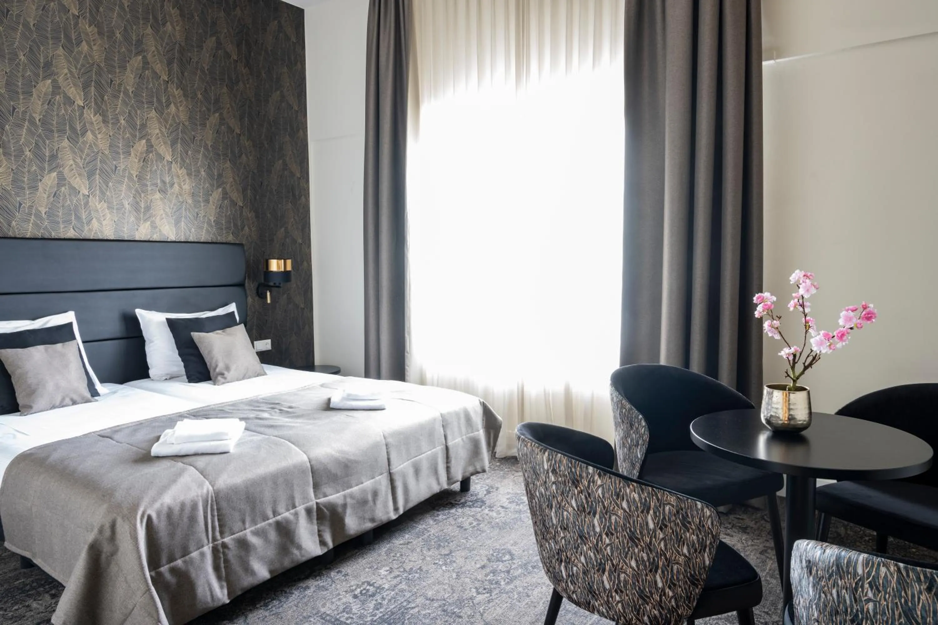 Seating area, Bed in Hotel & Restaurant Wildthout