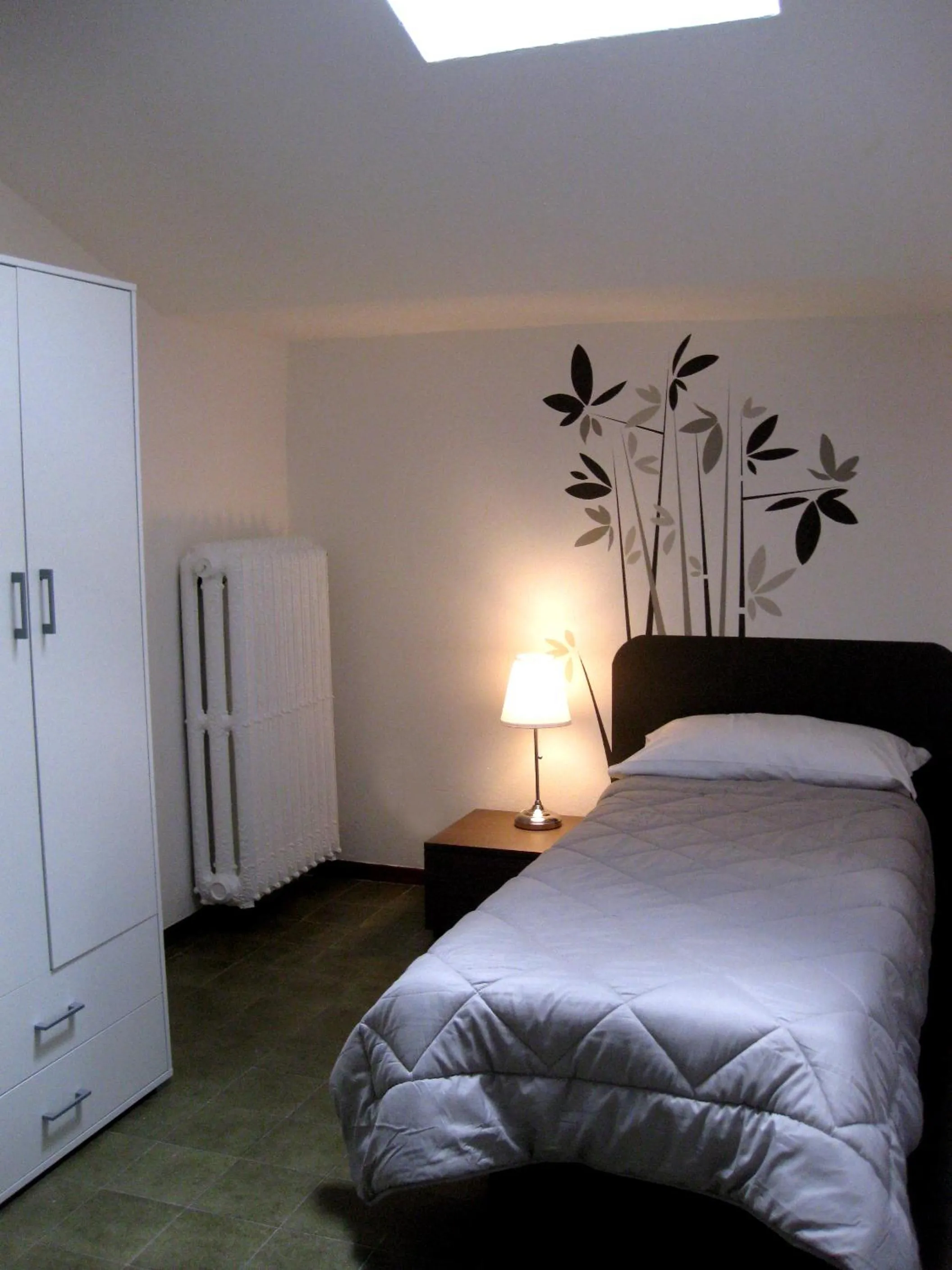 Photo of the whole room, Bed in Low Cost Ferrara