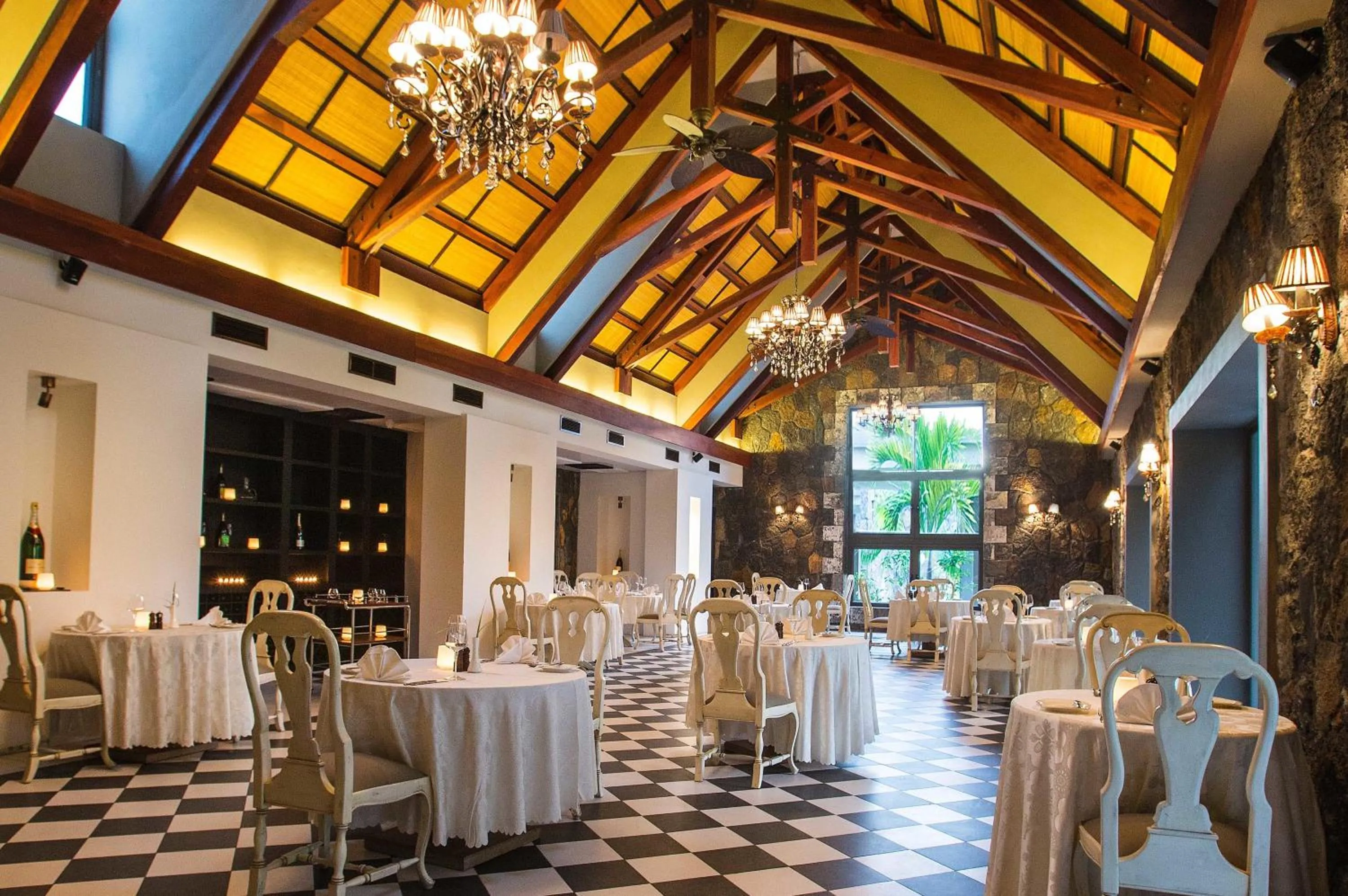 Restaurant/places to eat in Crystals Beach Resort Belle Mare, a member of Radisson Individuals