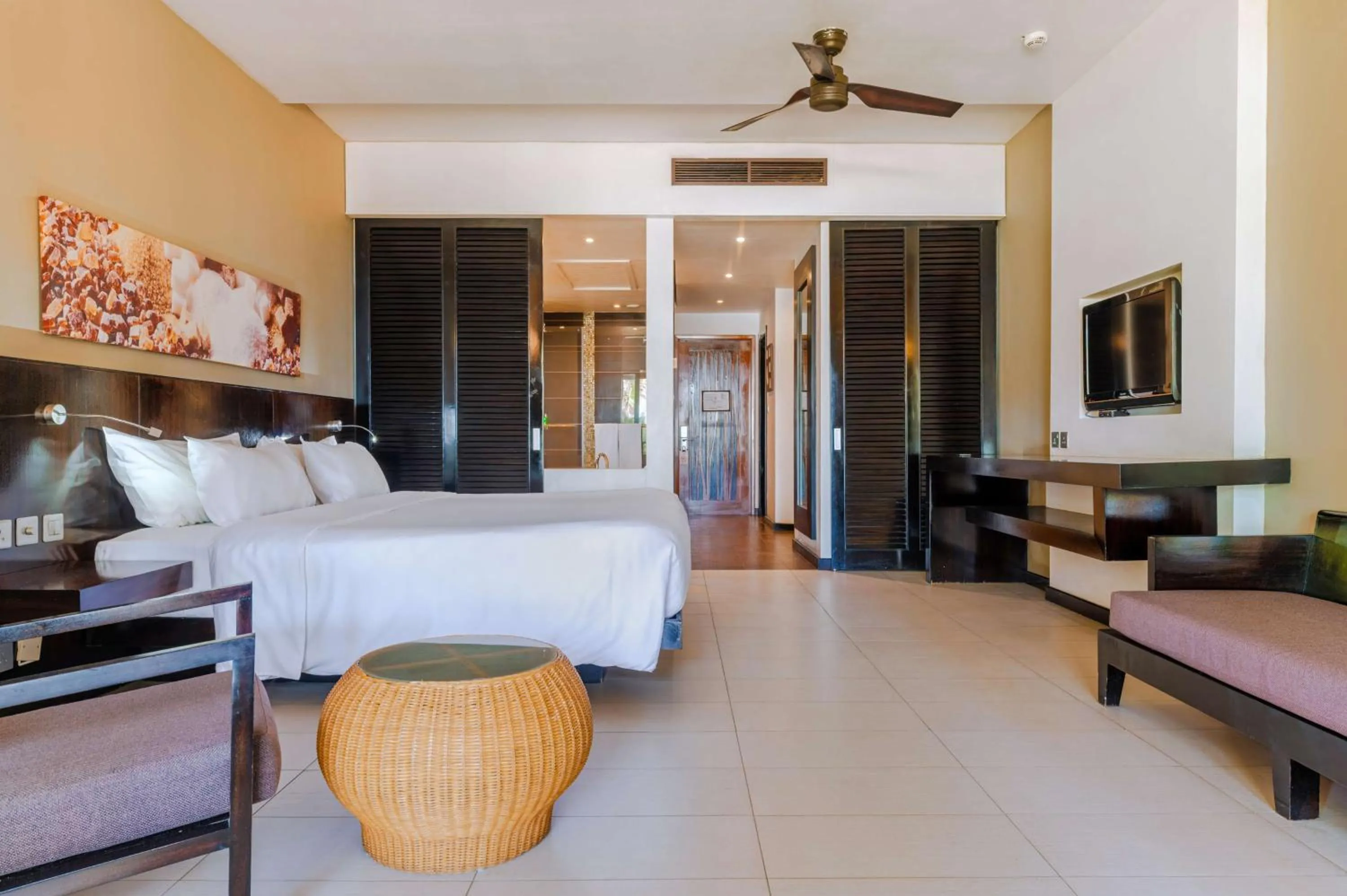 Bedroom, Bed in Crystals Beach Resort Belle Mare, a member of Radisson Individuals